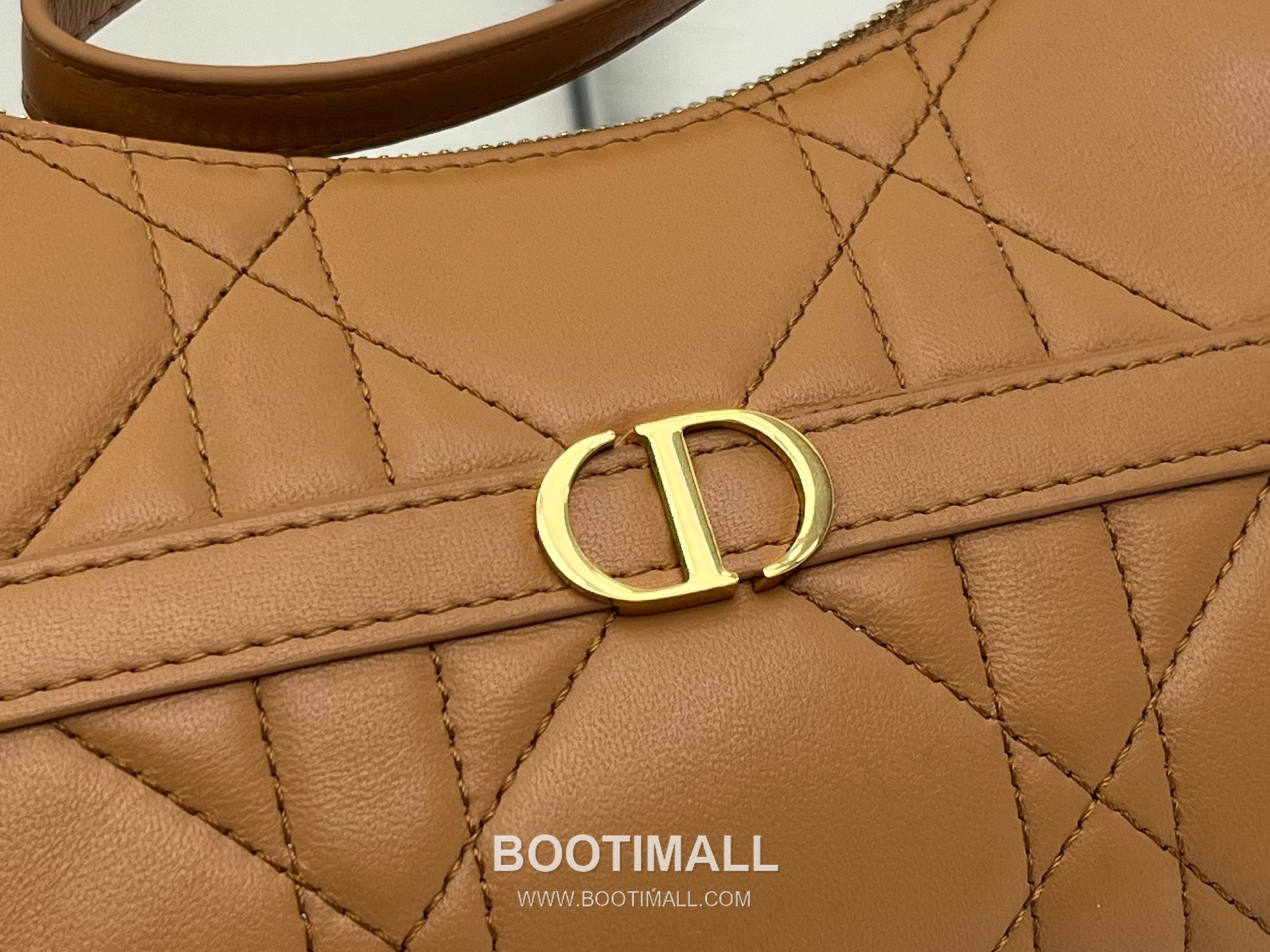 Dior 30 Montaigne Lambskin Shoulder Bag with CD Logo Zip Detail 디올 30 몽테뉴 램스킨 숄더백 CD로고 지퍼 5232 23cm 5