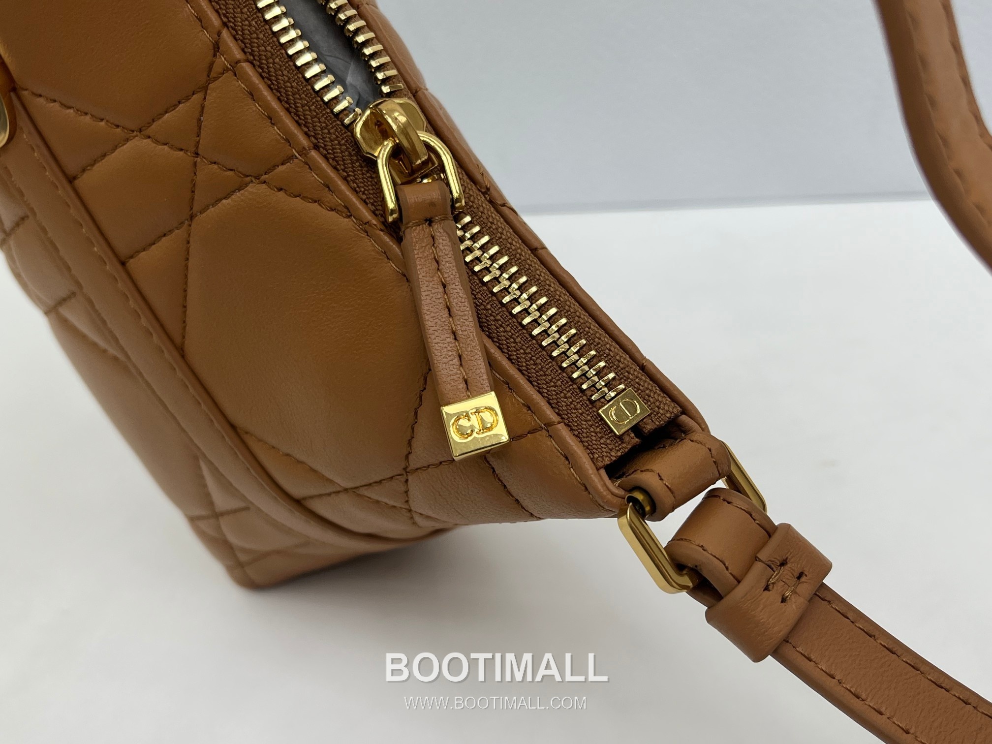 Dior 30 Montaigne Lambskin Shoulder Bag with CD Logo Zip Detail 디올 30 몽테뉴 램스킨 숄더백 CD로고 지퍼 5232 23cm 6