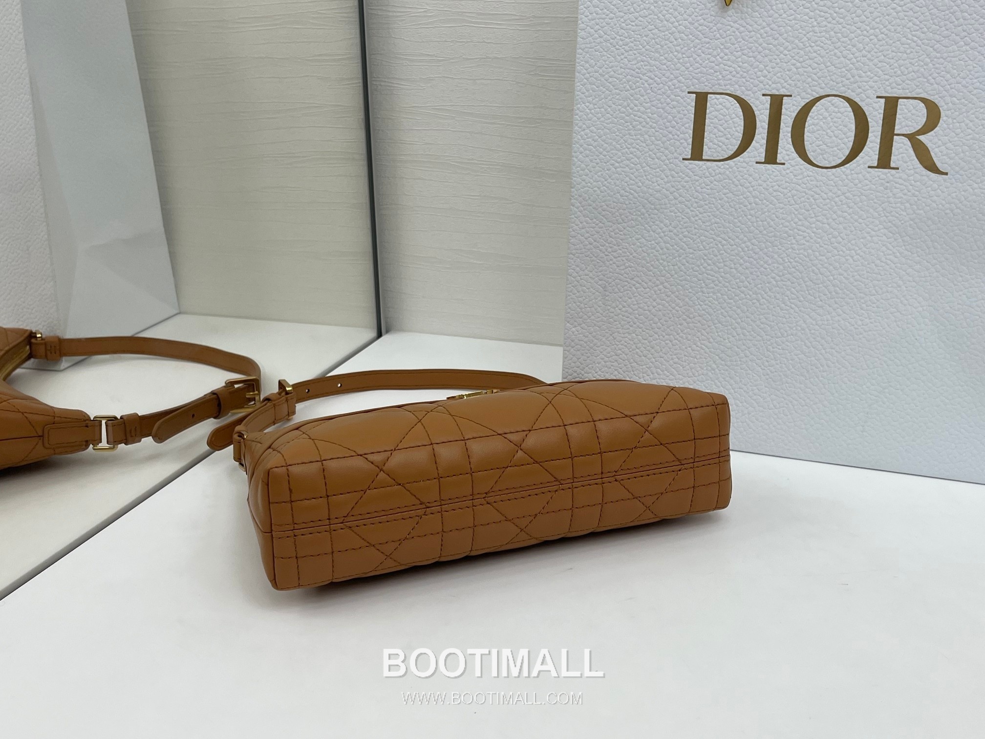 Dior 30 Montaigne Lambskin Shoulder Bag with CD Logo Zip Detail 디올 30 몽테뉴 램스킨 숄더백 CD로고 지퍼 5232 23cm 7