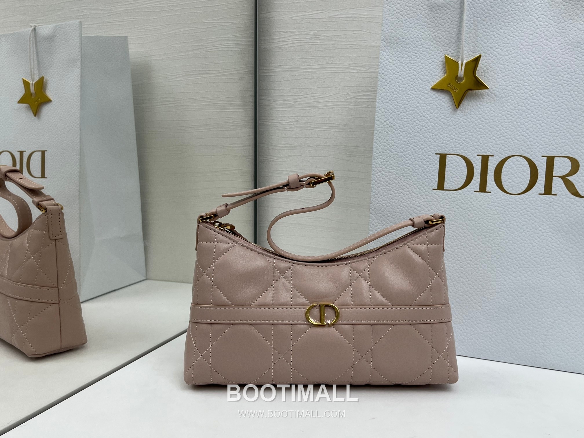 Dior 30 Montaigne Lambskin Shoulder Bag with CD Logo Zip Detail 디올 30 몽테뉴 램스킨 숄더백 CD로고 지퍼 5232 23cm 1