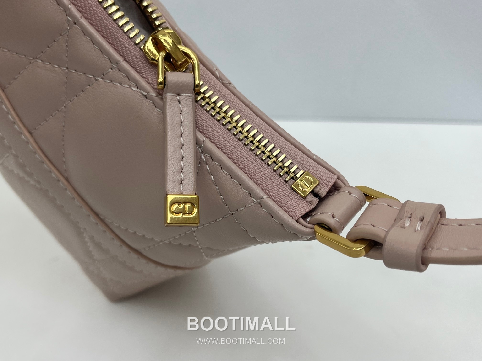 Dior 30 Montaigne Lambskin Shoulder Bag with CD Logo Zip Detail 디올 30 몽테뉴 램스킨 숄더백 CD로고 지퍼 5232 23cm 6