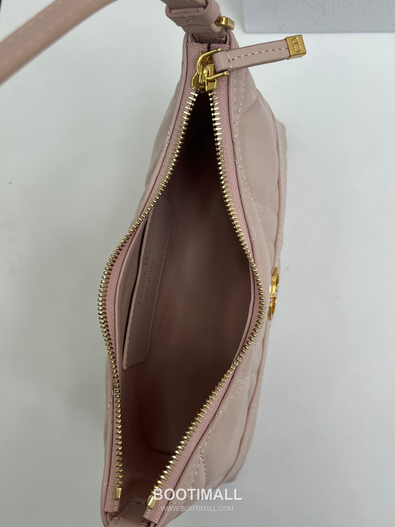 Dior 30 Montaigne Lambskin Shoulder Bag with CD Logo Zip Detail 디올 30 몽테뉴 램스킨 숄더백 CD로고 지퍼 5232 23cm 7