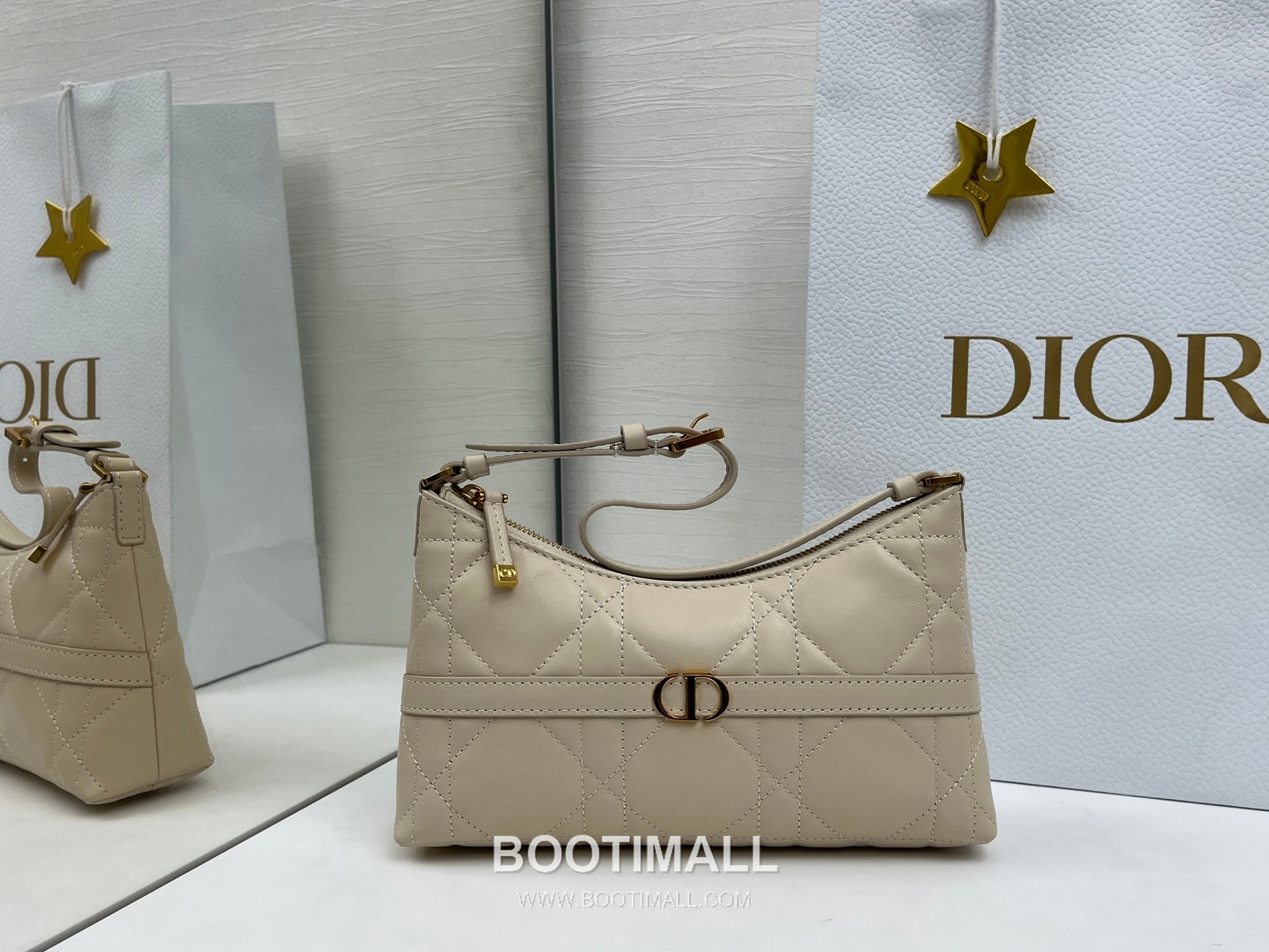 Dior 30 Montaigne Lambskin Shoulder Bag with CD Logo Zip Detail 디올 30 몽테뉴 램스킨 숄더백 CD로고 지퍼 5232 23cm 1