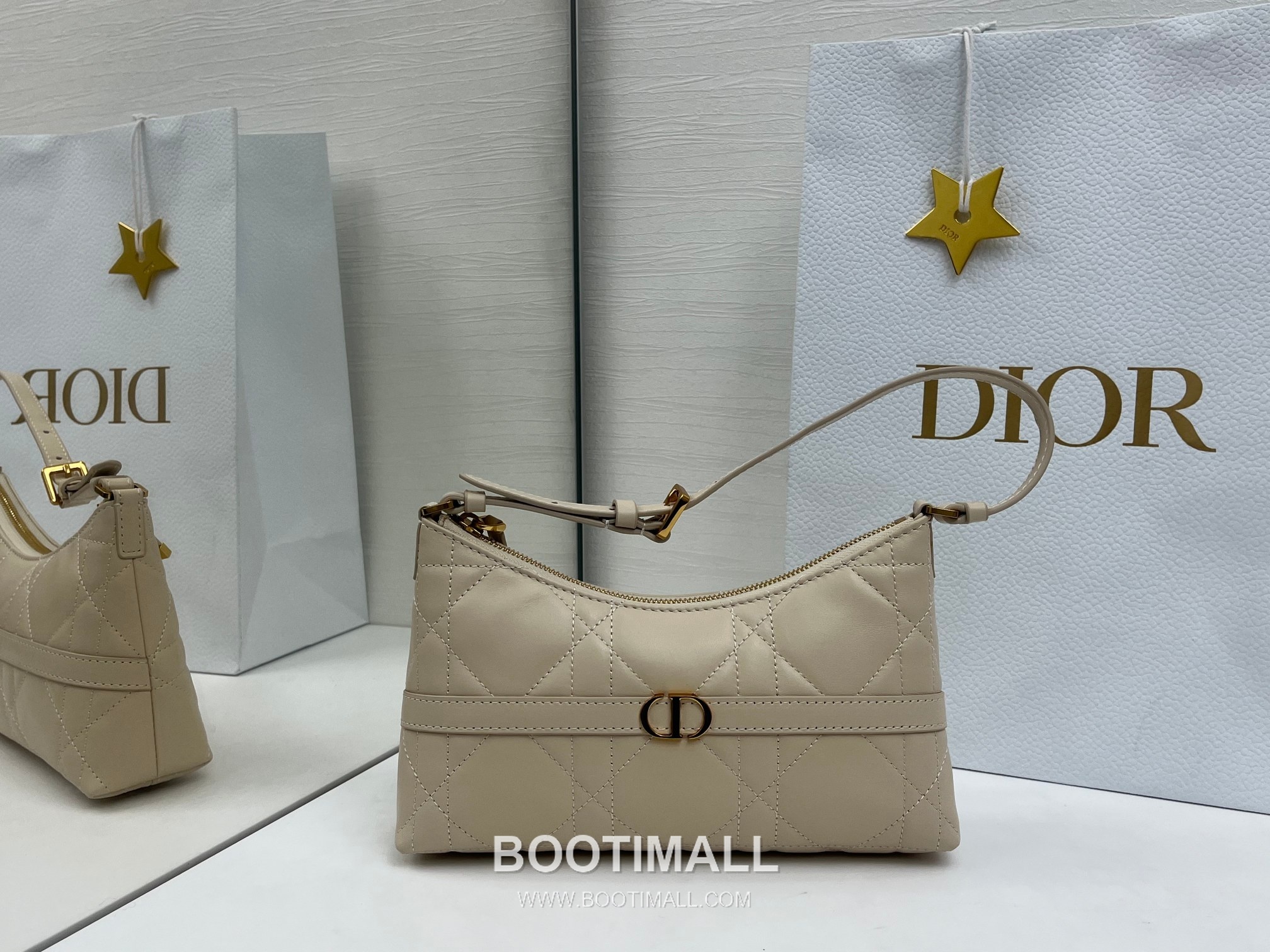 Dior 30 Montaigne Lambskin Shoulder Bag with CD Logo Zip Detail 디올 30 몽테뉴 램스킨 숄더백 CD로고 지퍼 5232 23cm 2