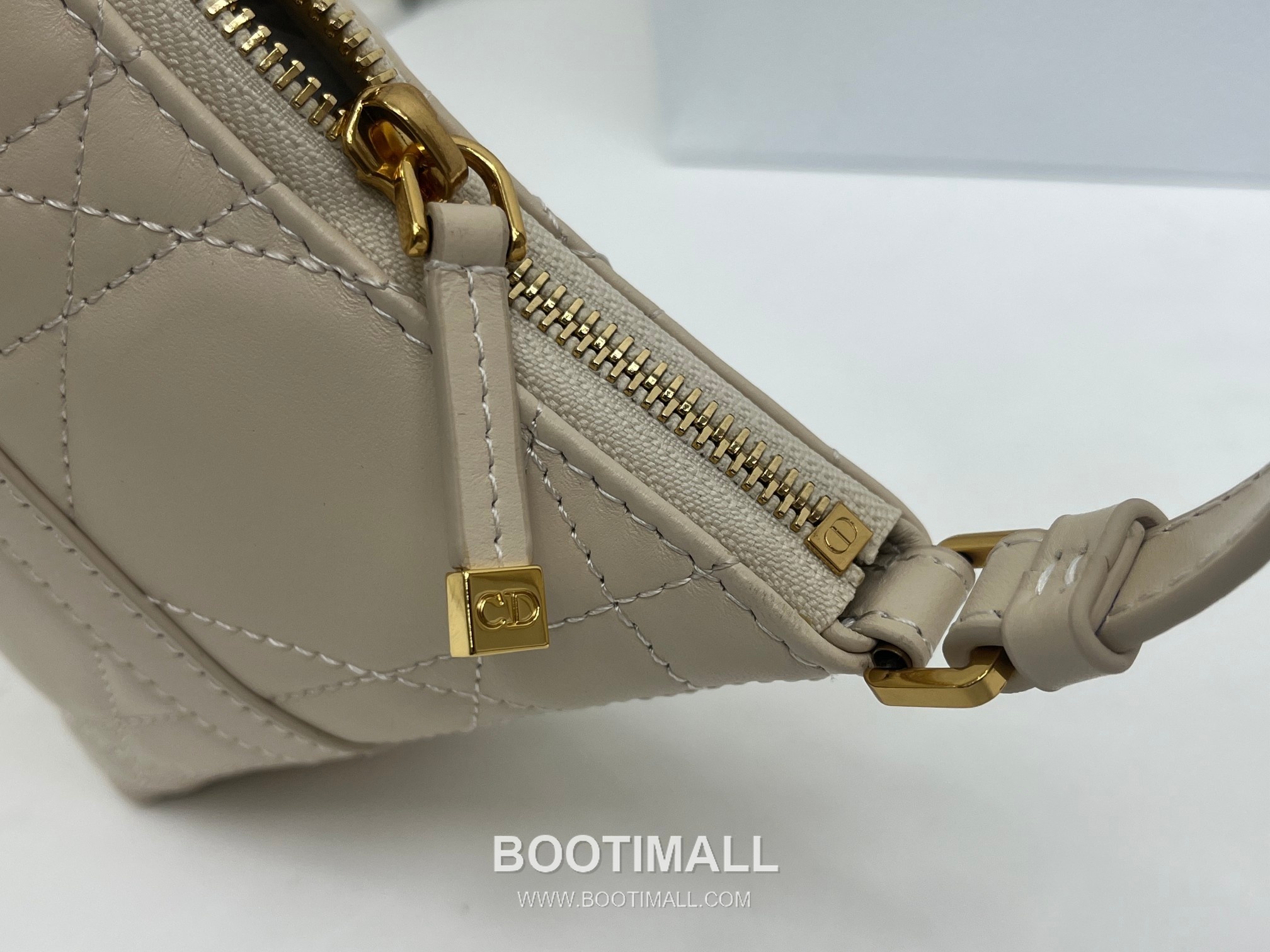 Dior 30 Montaigne Lambskin Shoulder Bag with CD Logo Zip Detail 디올 30 몽테뉴 램스킨 숄더백 CD로고 지퍼 5232 23cm 6