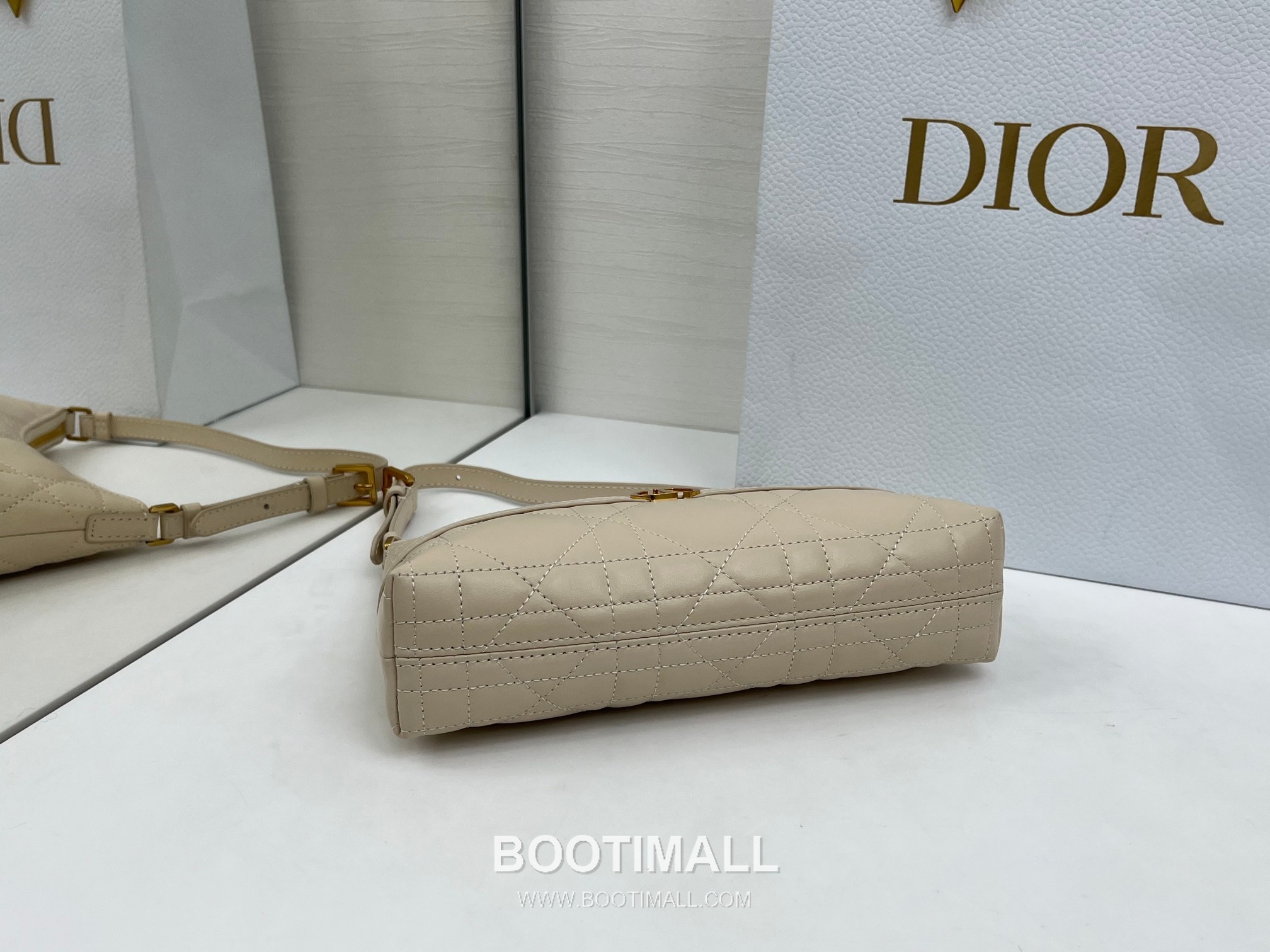 Dior 30 Montaigne Lambskin Shoulder Bag with CD Logo Zip Detail 디올 30 몽테뉴 램스킨 숄더백 CD로고 지퍼 5232 23cm 7
