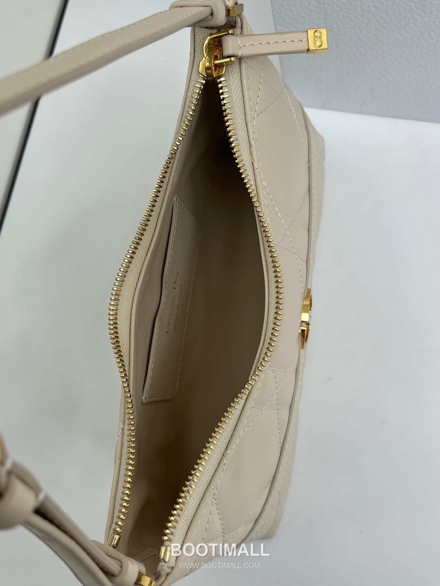 Dior 30 Montaigne Lambskin Shoulder Bag with CD Logo Zip Detail 디올 30 몽테뉴 램스킨 숄더백 CD로고 지퍼 5232 23cm 8