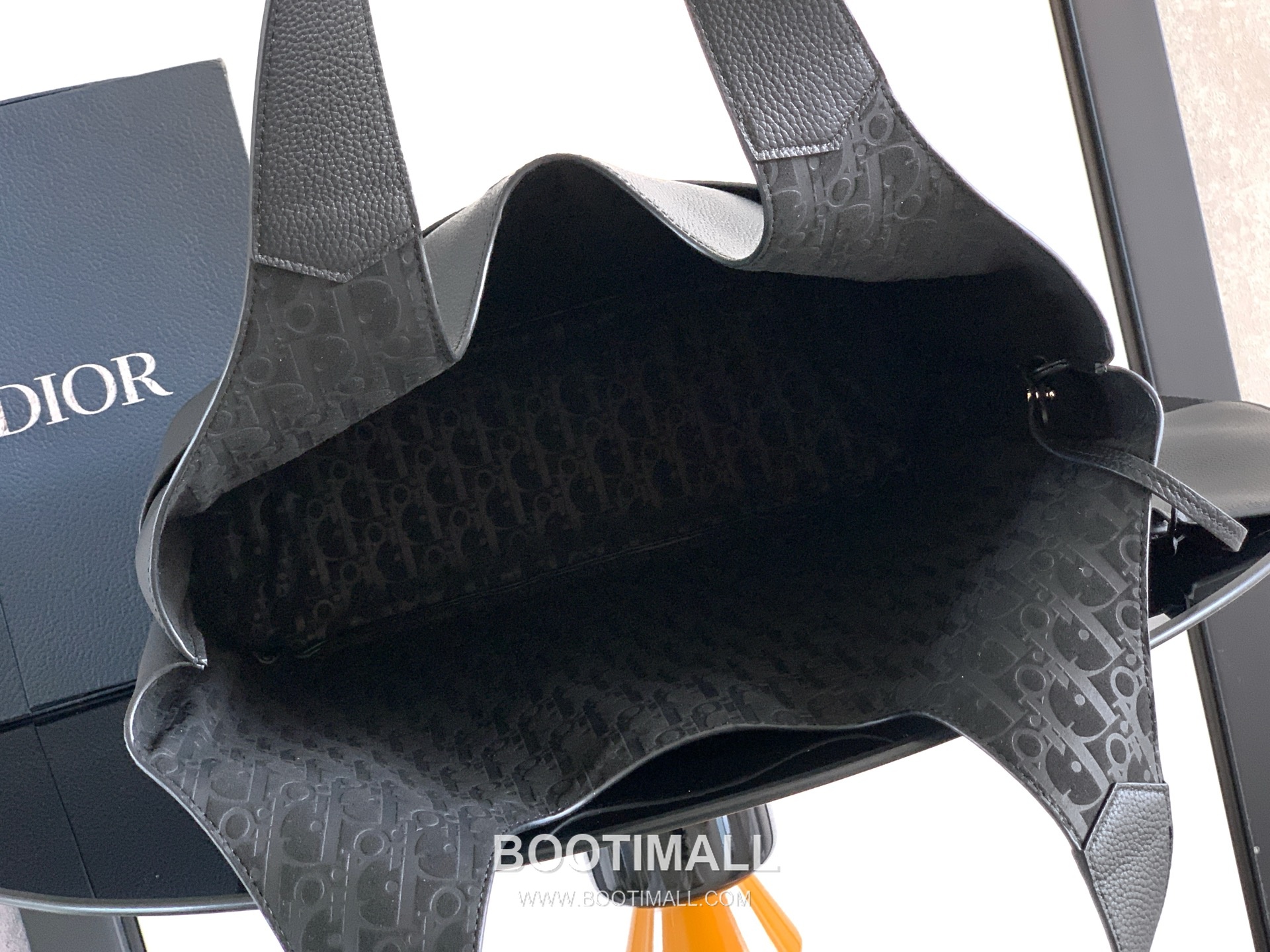 Dior Privé Calfskin Tote Bag with Front Pocket Embossed Logo Detail 디올 프리베 카프스킨 토트백 프론트포켓 엠보싱로고 1LLSH276KEC 39.5cm 8