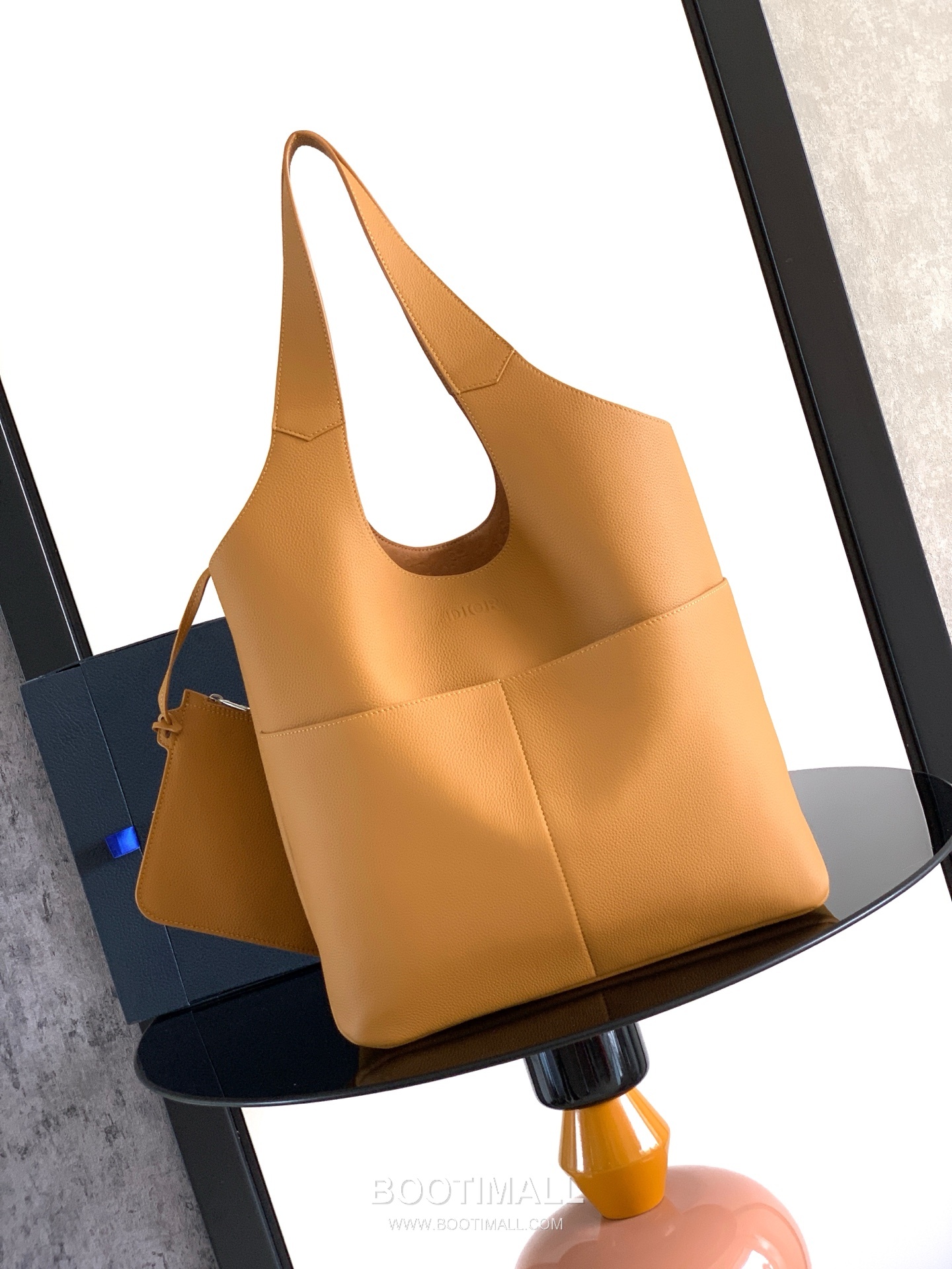 Dior Privé Calfskin Tote Bag with Front Pocket Embossed Logo Detail 디올 프리베 카프스킨 토트백 프론트포켓 엠보싱로고 1LLSH276KEC 39.5cm 1