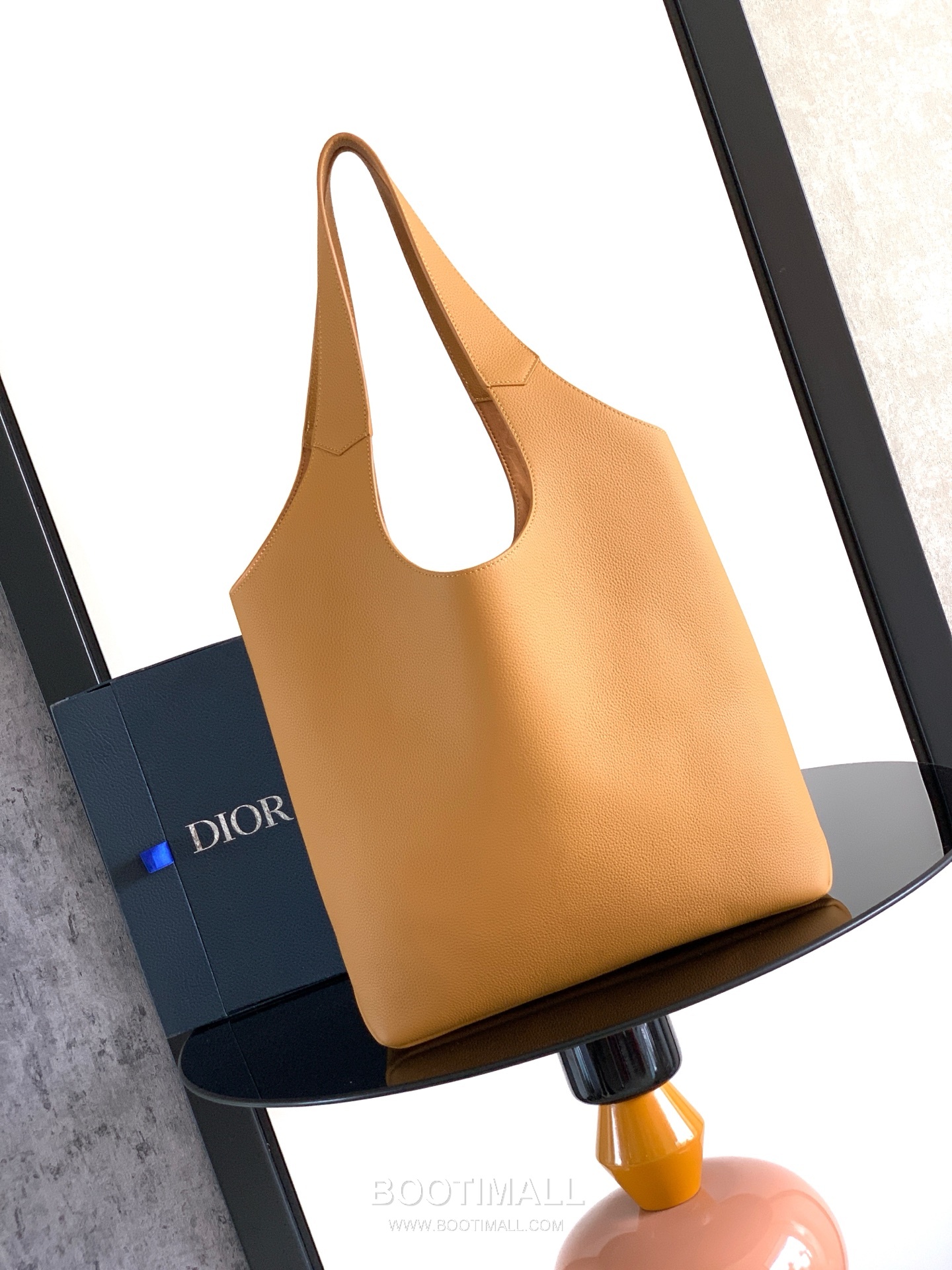 Dior Privé Calfskin Tote Bag with Front Pocket Embossed Logo Detail 디올 프리베 카프스킨 토트백 프론트포켓 엠보싱로고 1LLSH276KEC 39.5cm 3