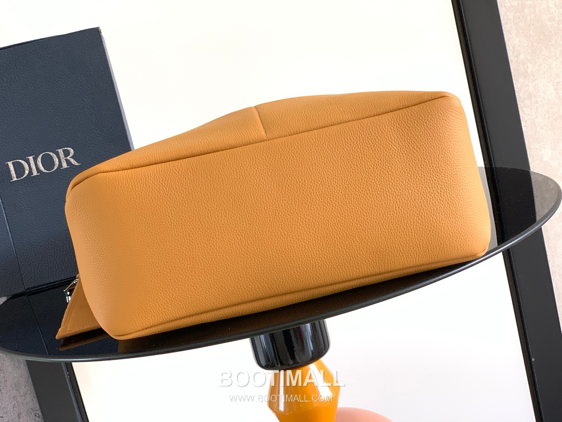 Dior Privé Calfskin Tote Bag with Front Pocket Embossed Logo Detail 디올 프리베 카프스킨 토트백 프론트포켓 엠보싱로고 1LLSH276KEC 39.5cm 4