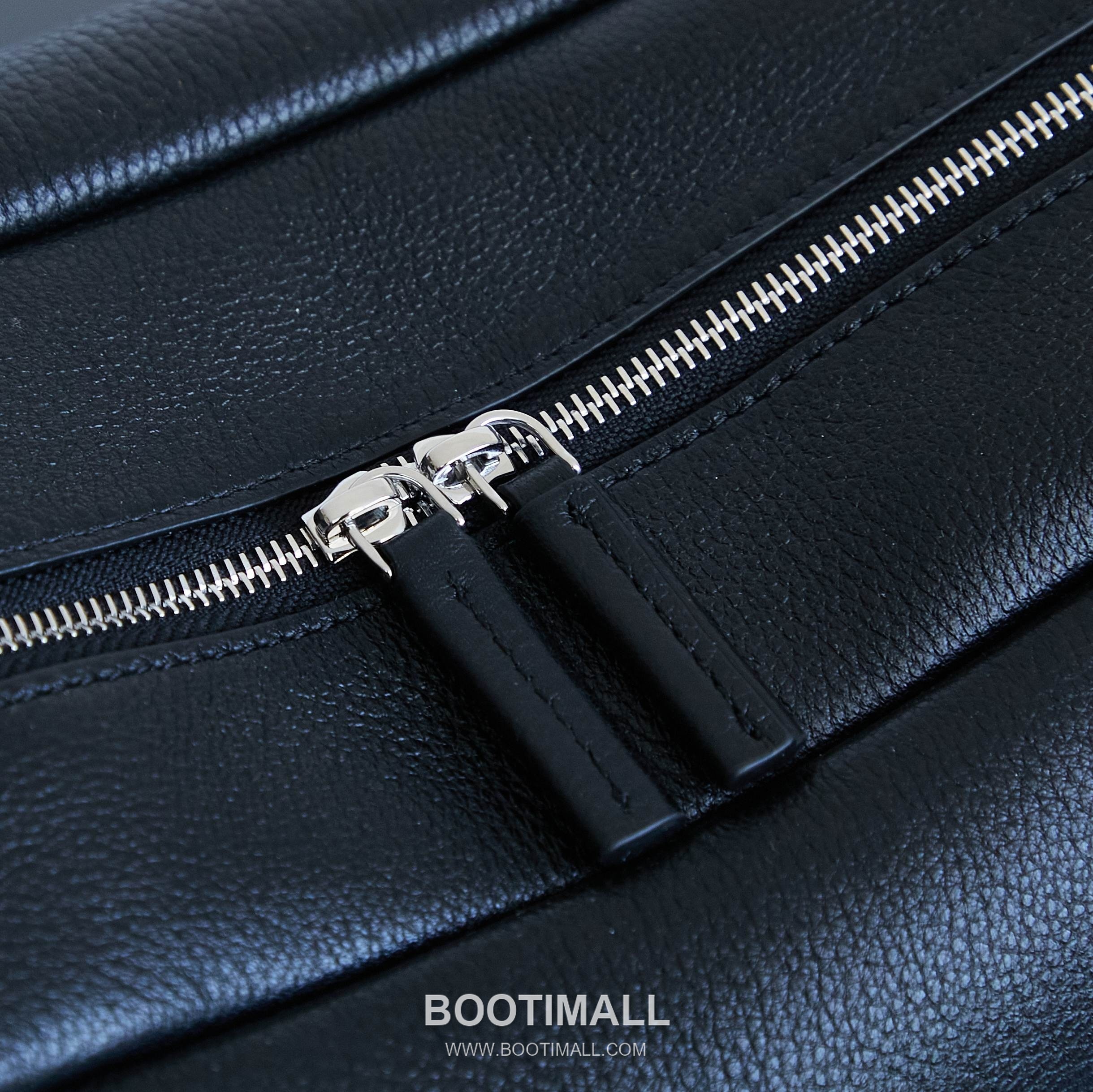 The Row Astra Pebbled Calfskin Bowling Bag with Double Zip Handle Detail 더로우 아스트라 페블드 카프스킨 보스턴 볼링백 더블지퍼 핸들 32cm 7