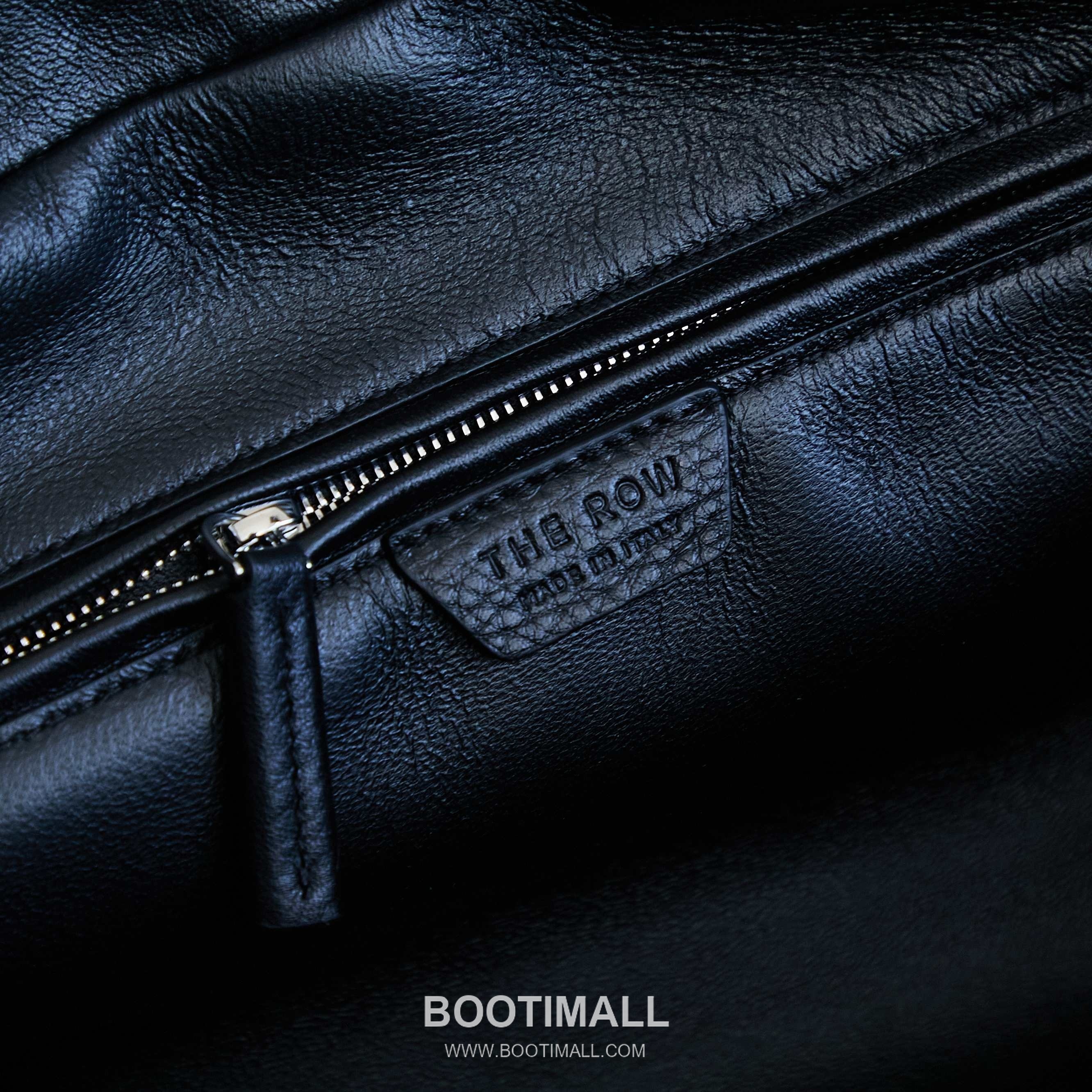 The Row Astra Pebbled Calfskin Bowling Bag with Double Zip Handle Detail 더로우 아스트라 페블드 카프스킨 보스턴 볼링백 더블지퍼 핸들 32cm 9