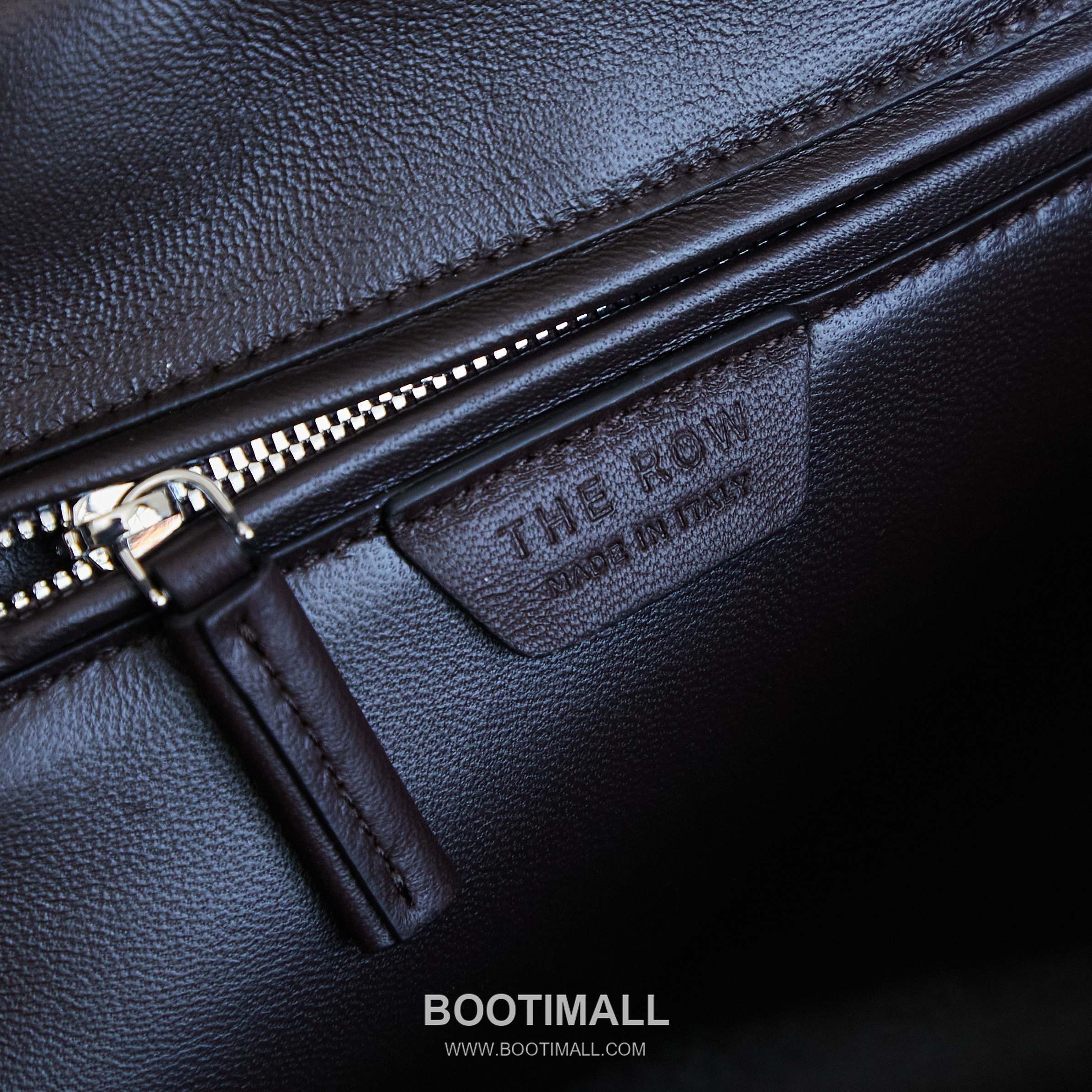 The Row Astra Pebbled Calfskin Bowling Bag with Double Zip Handle Detail 더로우 아스트라 페블드 카프스킨 보스턴 볼링백 더블지퍼 핸들 32cm 9