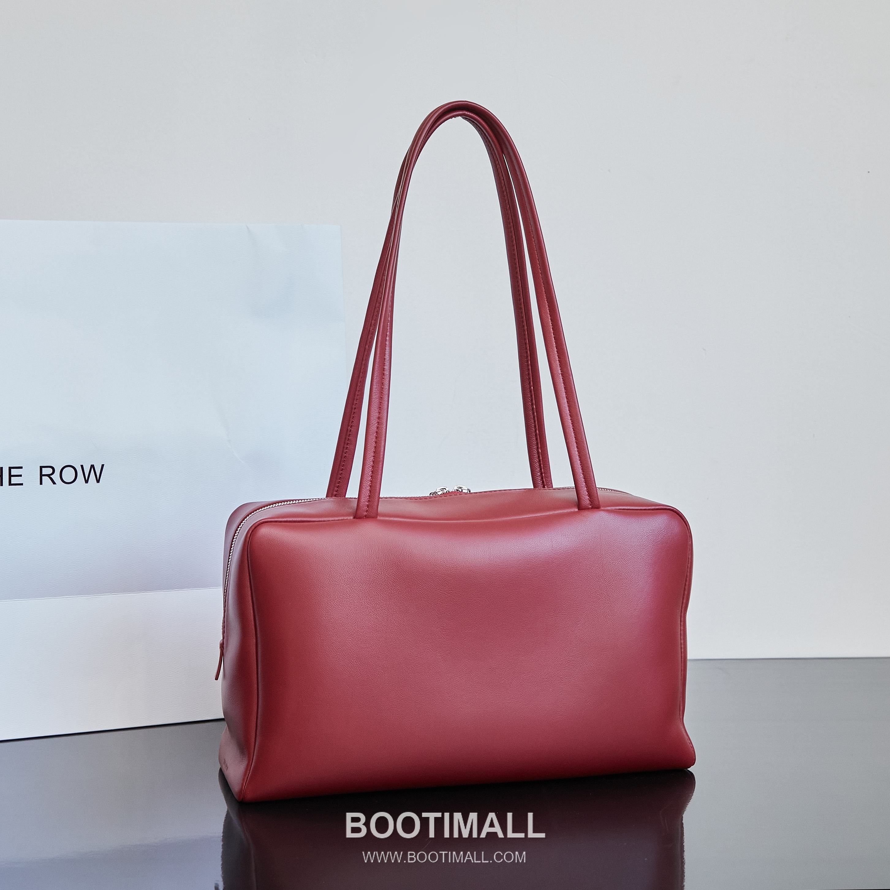 The Row Astra Pebbled Calfskin Bowling Bag with Double Zip Handle Detail 더로우 아스트라 페블드 카프스킨 보스턴 볼링백 더블지퍼 핸들 32cm 2