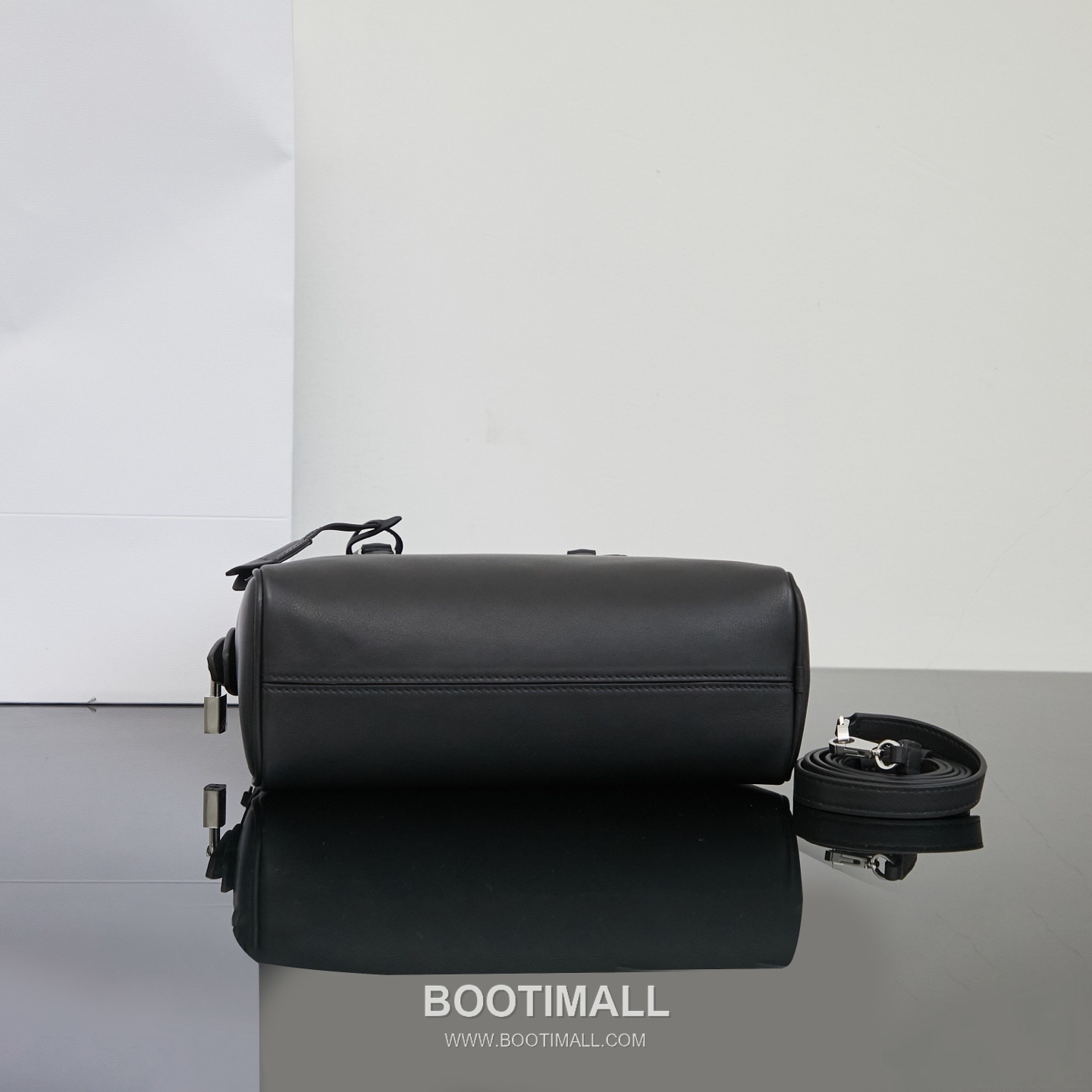 The Row India 10 Saddle Leather Bowling Crossbody Bag with Top Handle Detail 더로우 인디아 10 새들레더 보스턴 볼링 크로스바디백 탑핸들 24cm 4