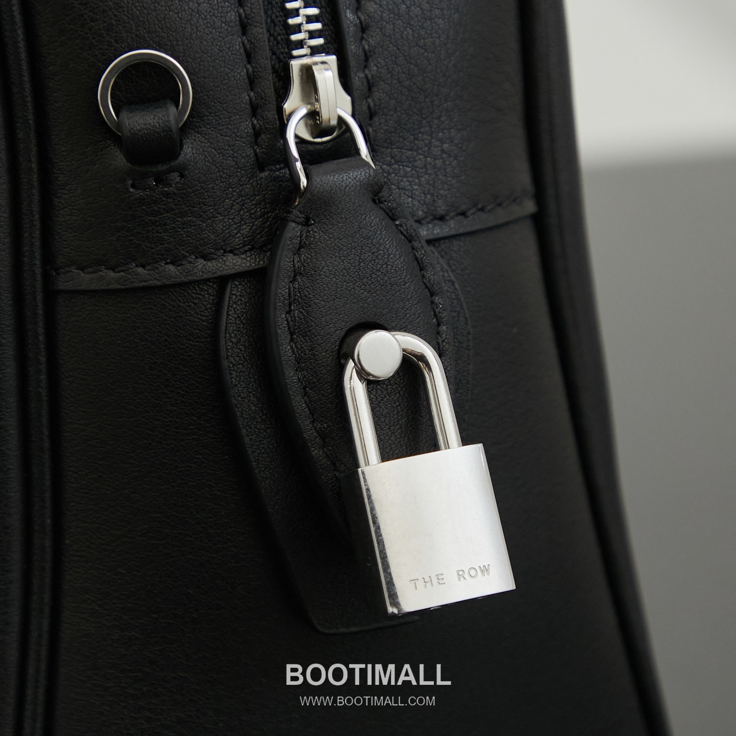 The Row India 10 Saddle Leather Bowling Crossbody Bag with Top Handle Detail 더로우 인디아 10 새들레더 보스턴 볼링 크로스바디백 탑핸들 24cm 5