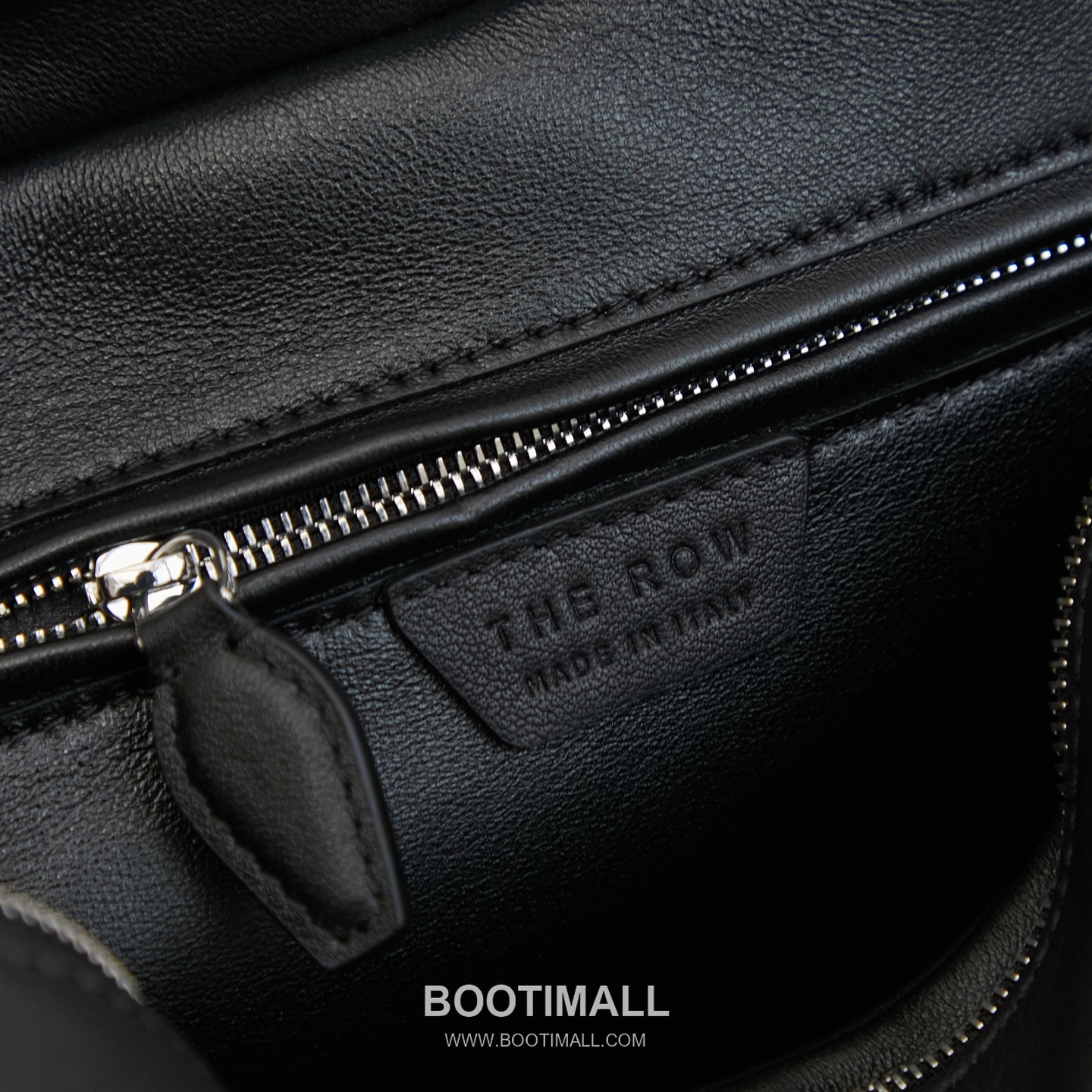 The Row India 10 Saddle Leather Bowling Crossbody Bag with Top Handle Detail 더로우 인디아 10 새들레더 보스턴 볼링 크로스바디백 탑핸들 24cm 8