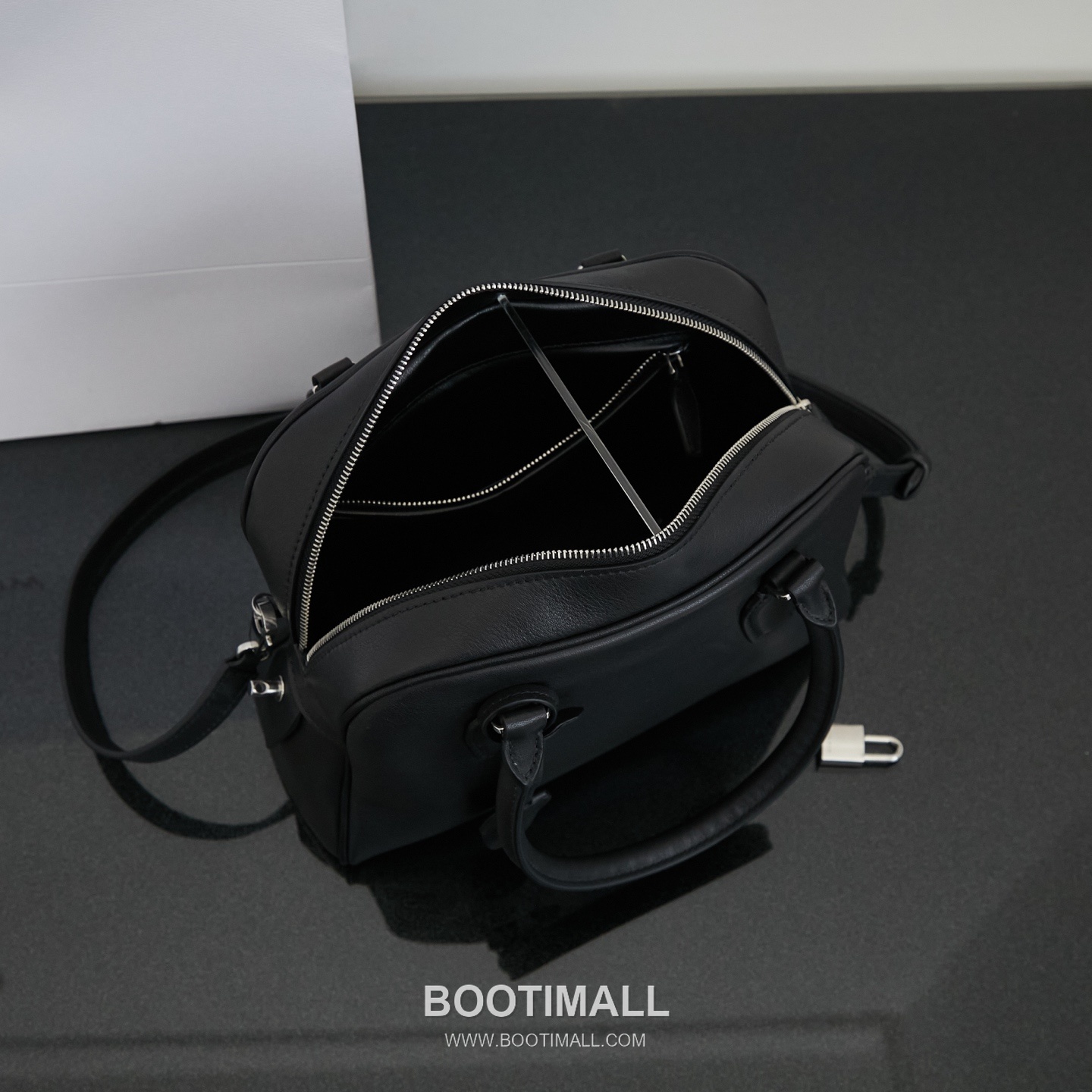 The Row India 10 Saddle Leather Bowling Crossbody Bag with Top Handle Detail 더로우 인디아 10 새들레더 보스턴 볼링 크로스바디백 탑핸들 24cm 9