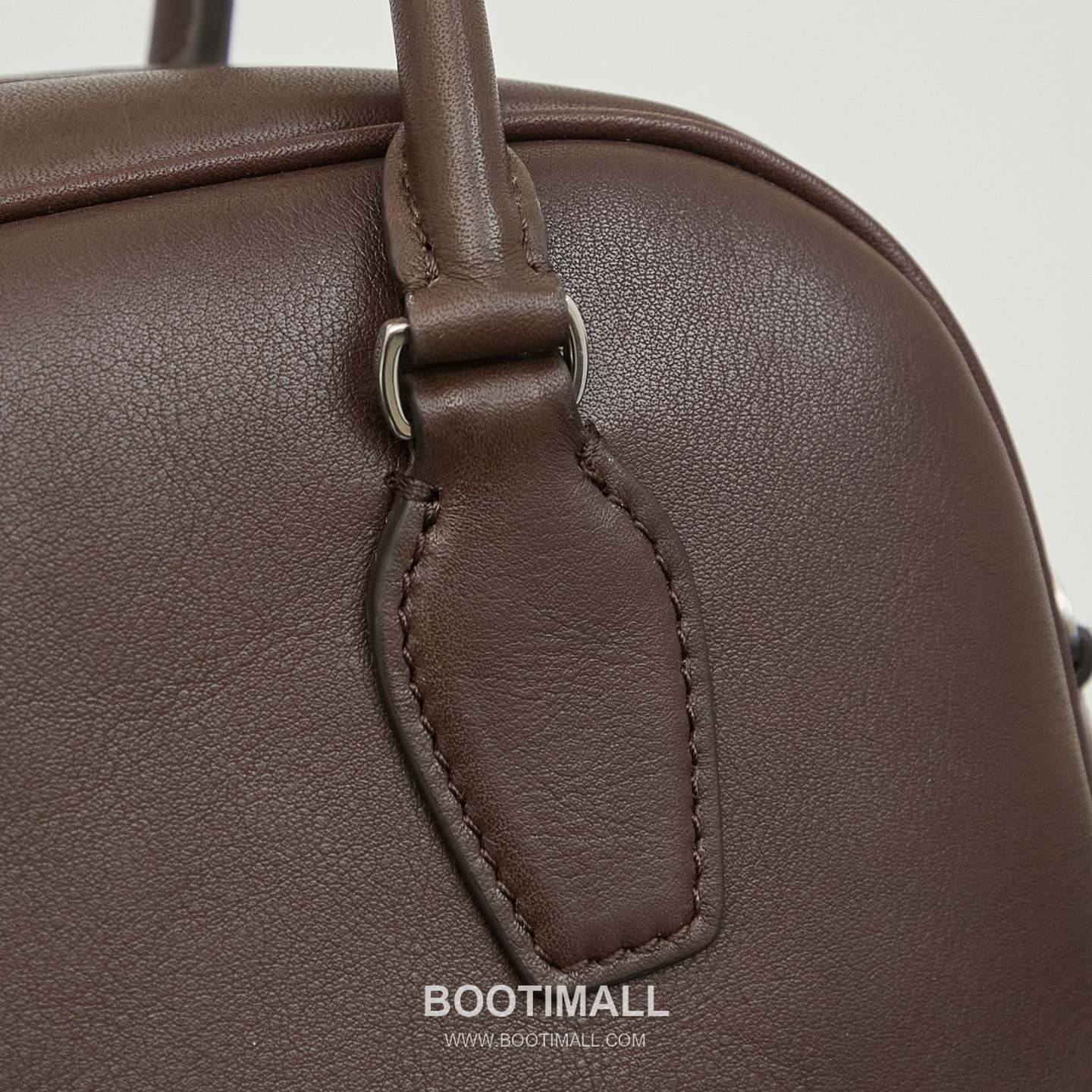 The Row India 10 Saddle Leather Bowling Crossbody Bag with Top Handle Detail 더로우 인디아 10 새들레더 보스턴 볼링 크로스바디백 탑핸들 24cm 5