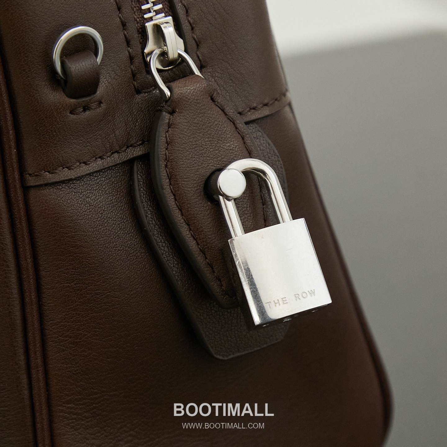The Row India 10 Saddle Leather Bowling Crossbody Bag with Top Handle Detail 더로우 인디아 10 새들레더 보스턴 볼링 크로스바디백 탑핸들 24cm 6