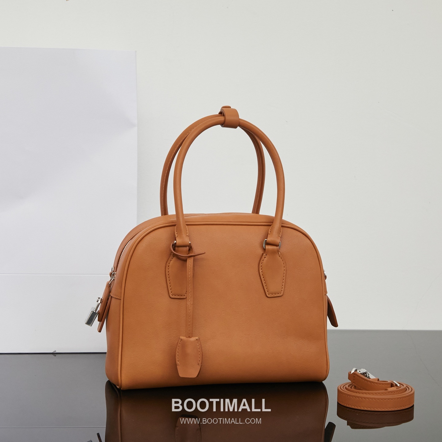 The Row India 10 Saddle Leather Bowling Crossbody Bag with Top Handle Detail 더로우 인디아 10 새들레더 보스턴 볼링 크로스바디백 탑핸들 24cm 1