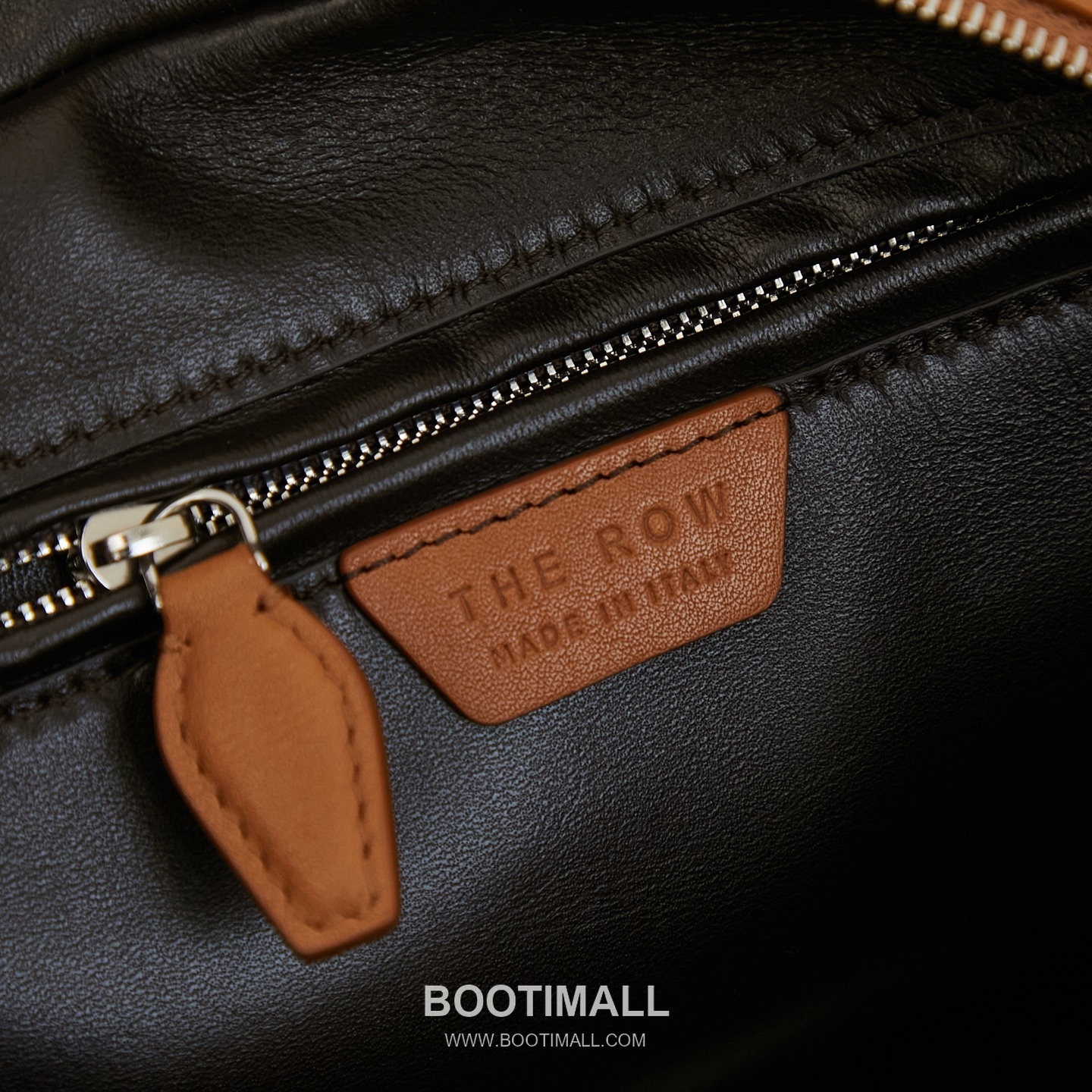 The Row India 10 Saddle Leather Bowling Crossbody Bag with Top Handle Detail 더로우 인디아 10 새들레더 보스턴 볼링 크로스바디백 탑핸들 24cm 8