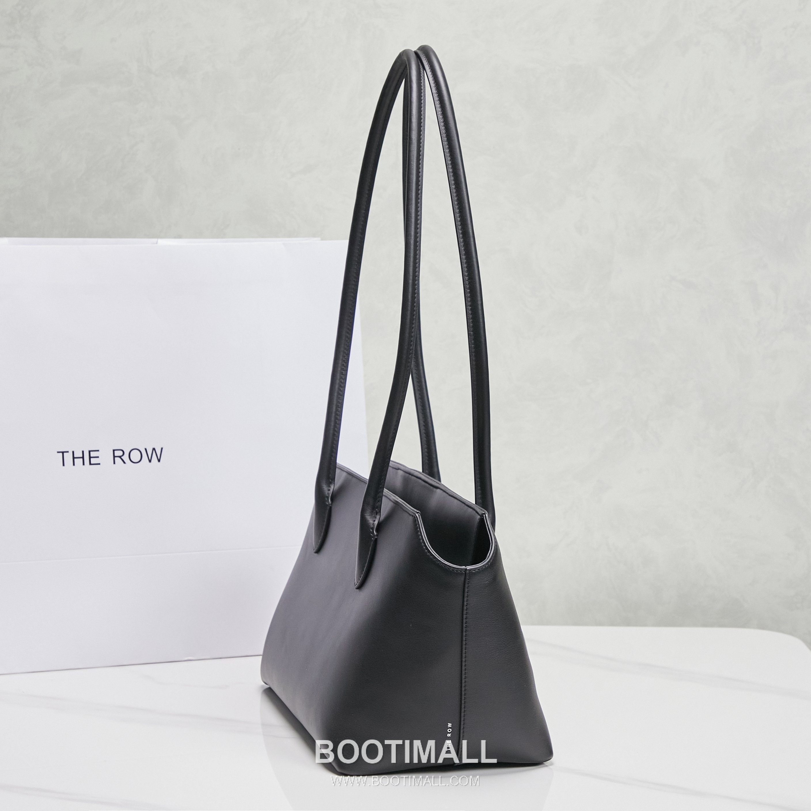 The Row Terrasse Saddle Leather Tote Bag with Long Handle Pocket Detail 더로우 테라스 새들레더 토트백 롱핸들 포켓 32cm 4