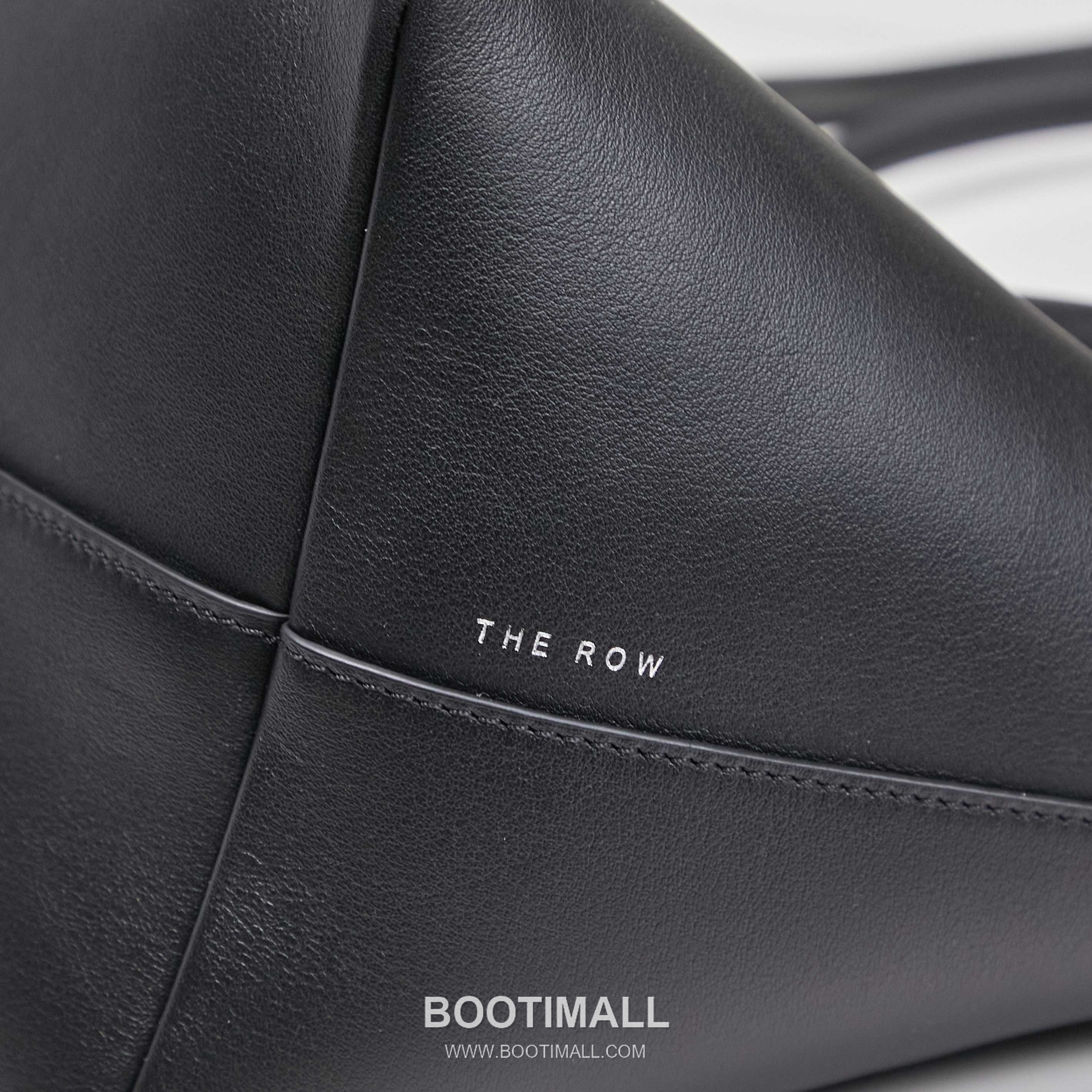 The Row Terrasse Saddle Leather Tote Bag with Long Handle Pocket Detail 더로우 테라스 새들레더 토트백 롱핸들 포켓 32cm 5