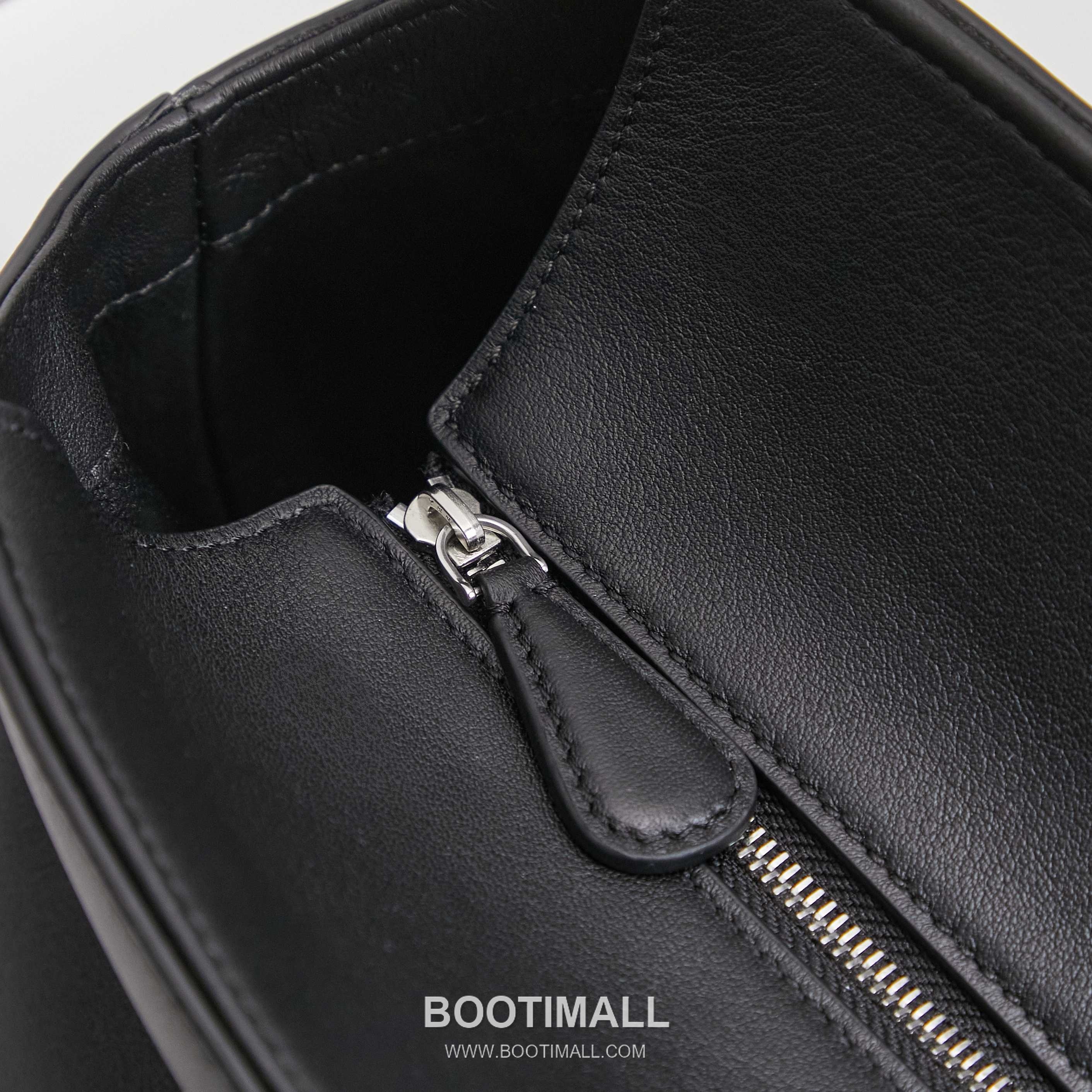 The Row Terrasse Saddle Leather Tote Bag with Long Handle Pocket Detail 더로우 테라스 새들레더 토트백 롱핸들 포켓 32cm 8