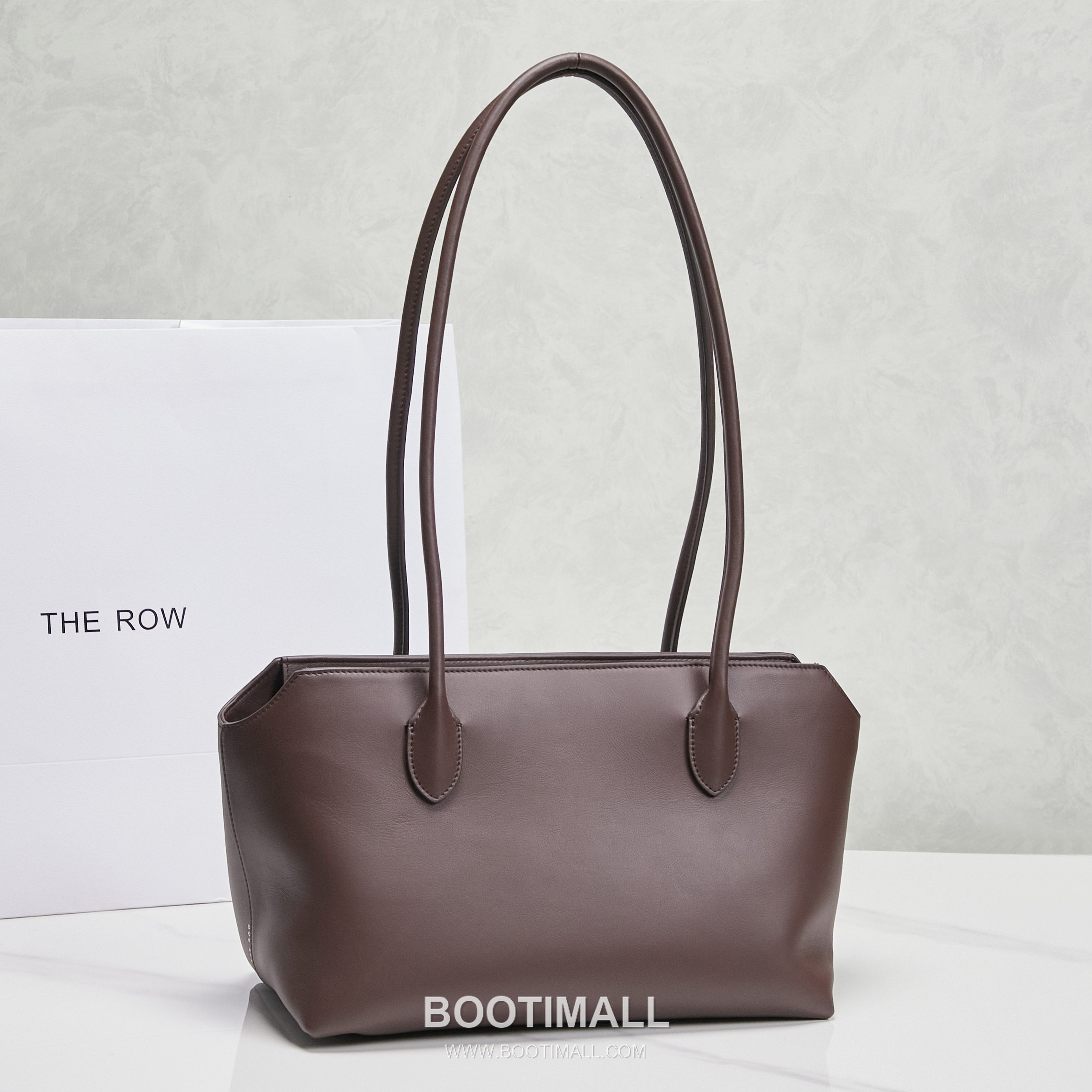The Row Terrasse Saddle Leather Tote Bag with Long Handle Pocket Detail 더로우 테라스 새들레더 토트백 롱핸들 포켓 32cm 2