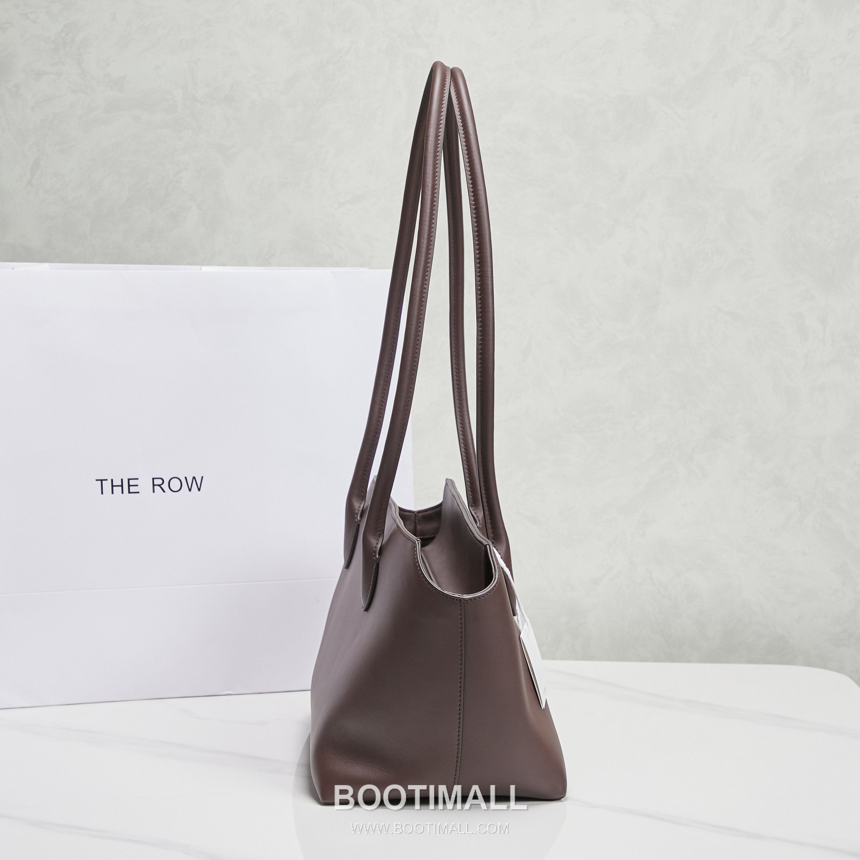 The Row Terrasse Saddle Leather Tote Bag with Long Handle Pocket Detail 더로우 테라스 새들레더 토트백 롱핸들 포켓 32cm 3