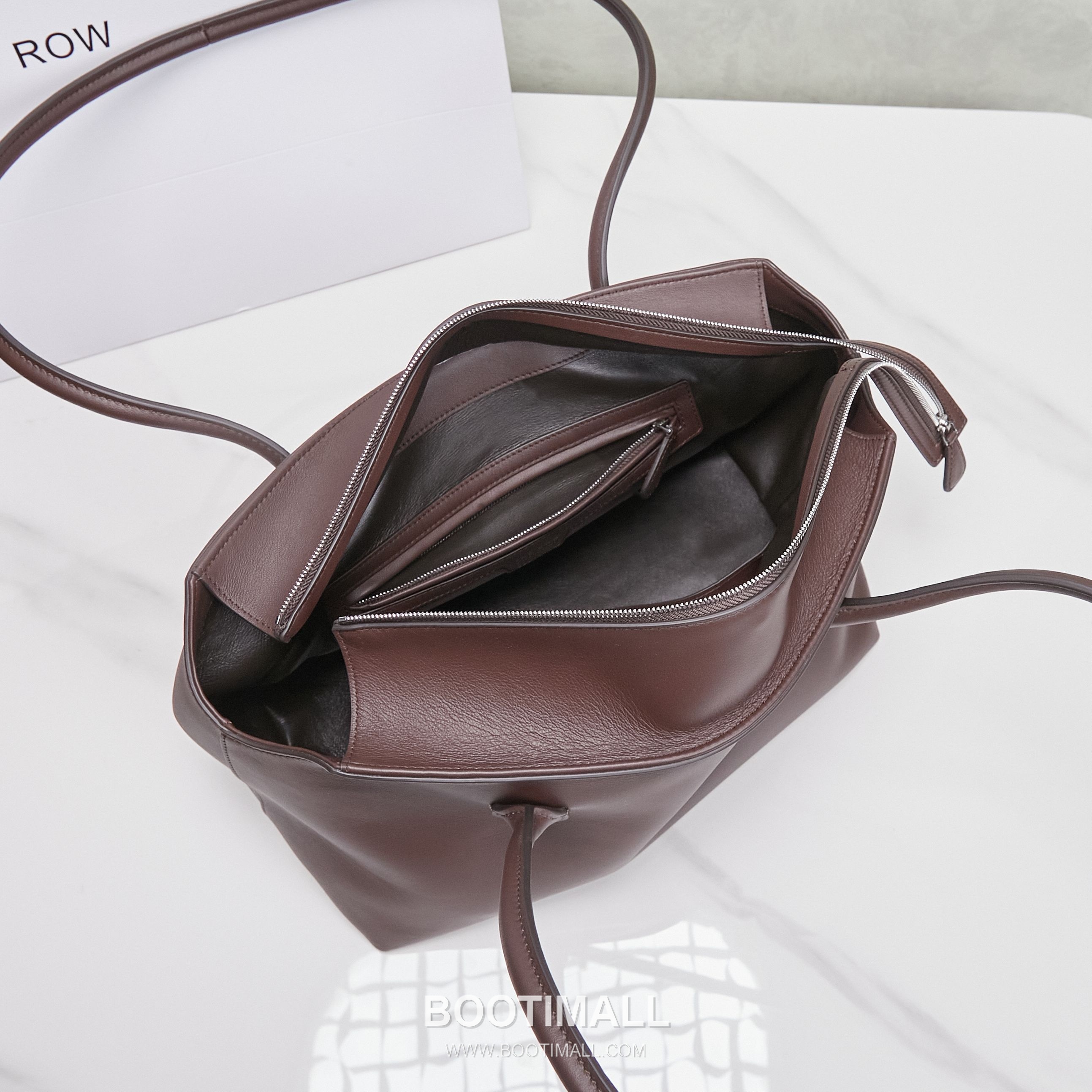 The Row Terrasse Saddle Leather Tote Bag with Long Handle Pocket Detail 더로우 테라스 새들레더 토트백 롱핸들 포켓 32cm 9