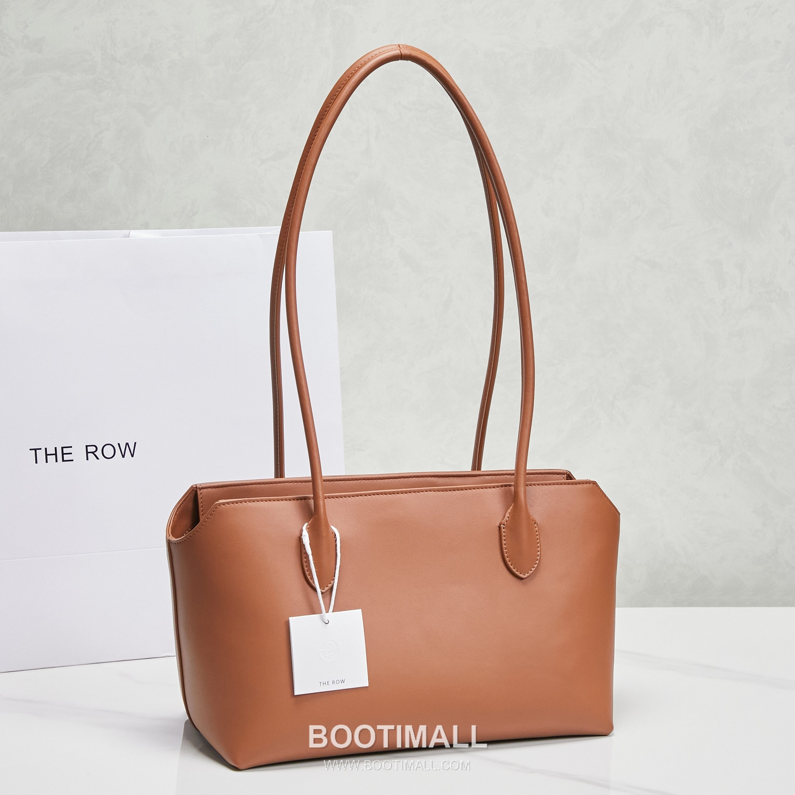 The Row Terrasse Saddle Leather Tote Bag with Long Handle Pocket Detail 더로우 테라스 새들레더 토트백 롱핸들 포켓 32cm 1
