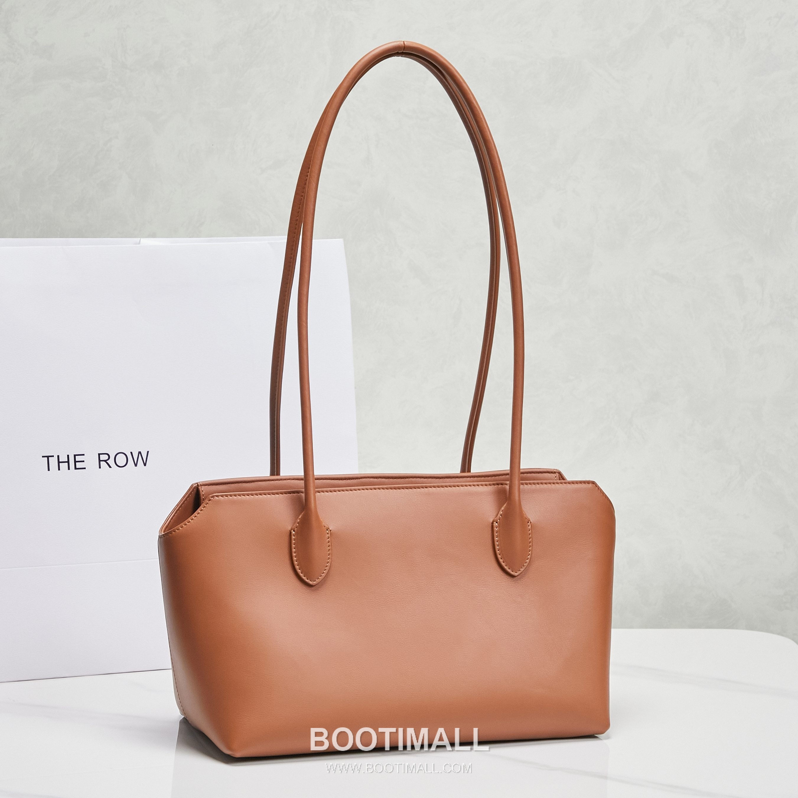 The Row Terrasse Saddle Leather Tote Bag with Long Handle Pocket Detail 더로우 테라스 새들레더 토트백 롱핸들 포켓 32cm 2