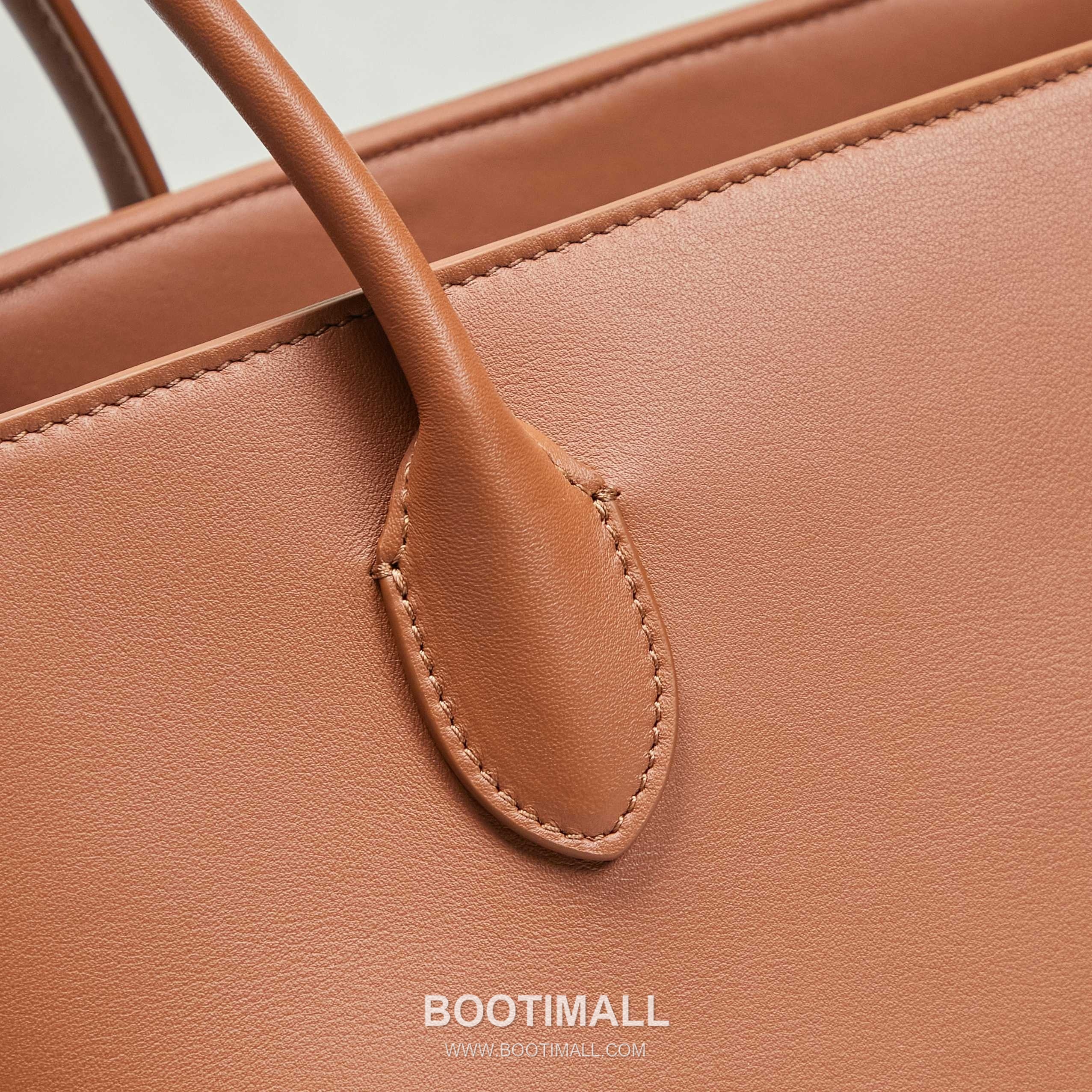 The Row Terrasse Saddle Leather Tote Bag with Long Handle Pocket Detail 더로우 테라스 새들레더 토트백 롱핸들 포켓 32cm 6