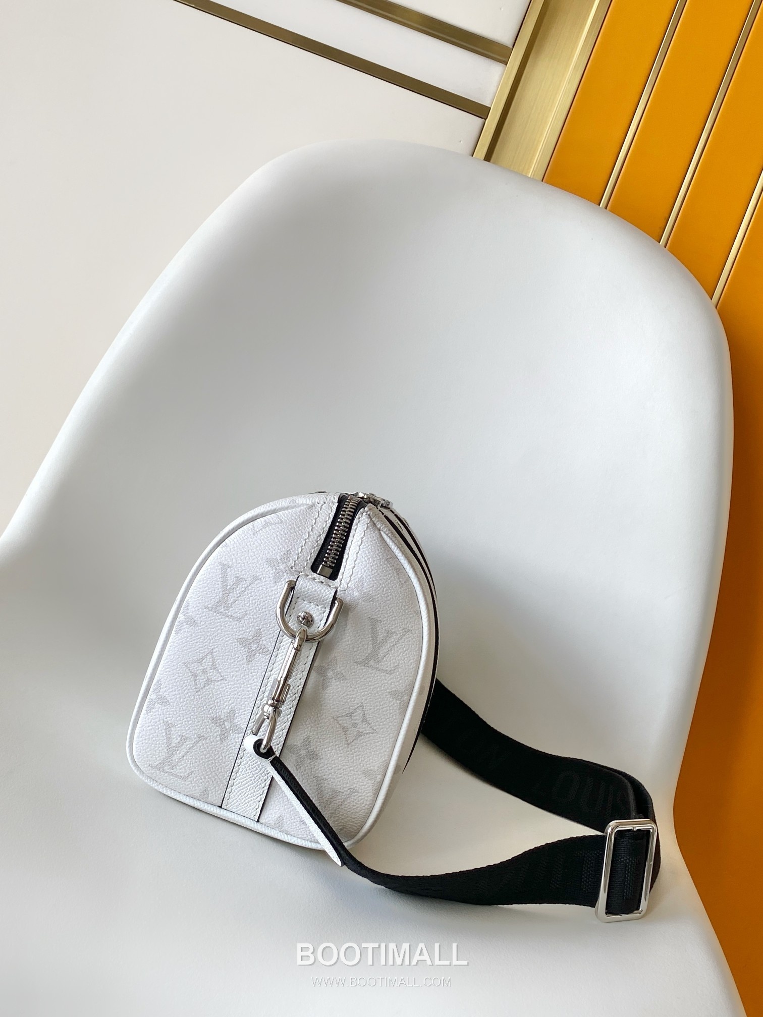 Louis Vuitton Keepall Monogram Eclipse Canvas Travel Boston Bag with Strap Detail 루이비통 키폴 모노그램 이클립스 캔버스 트래블 보스턴백 스트랩 M27184 27cm 2