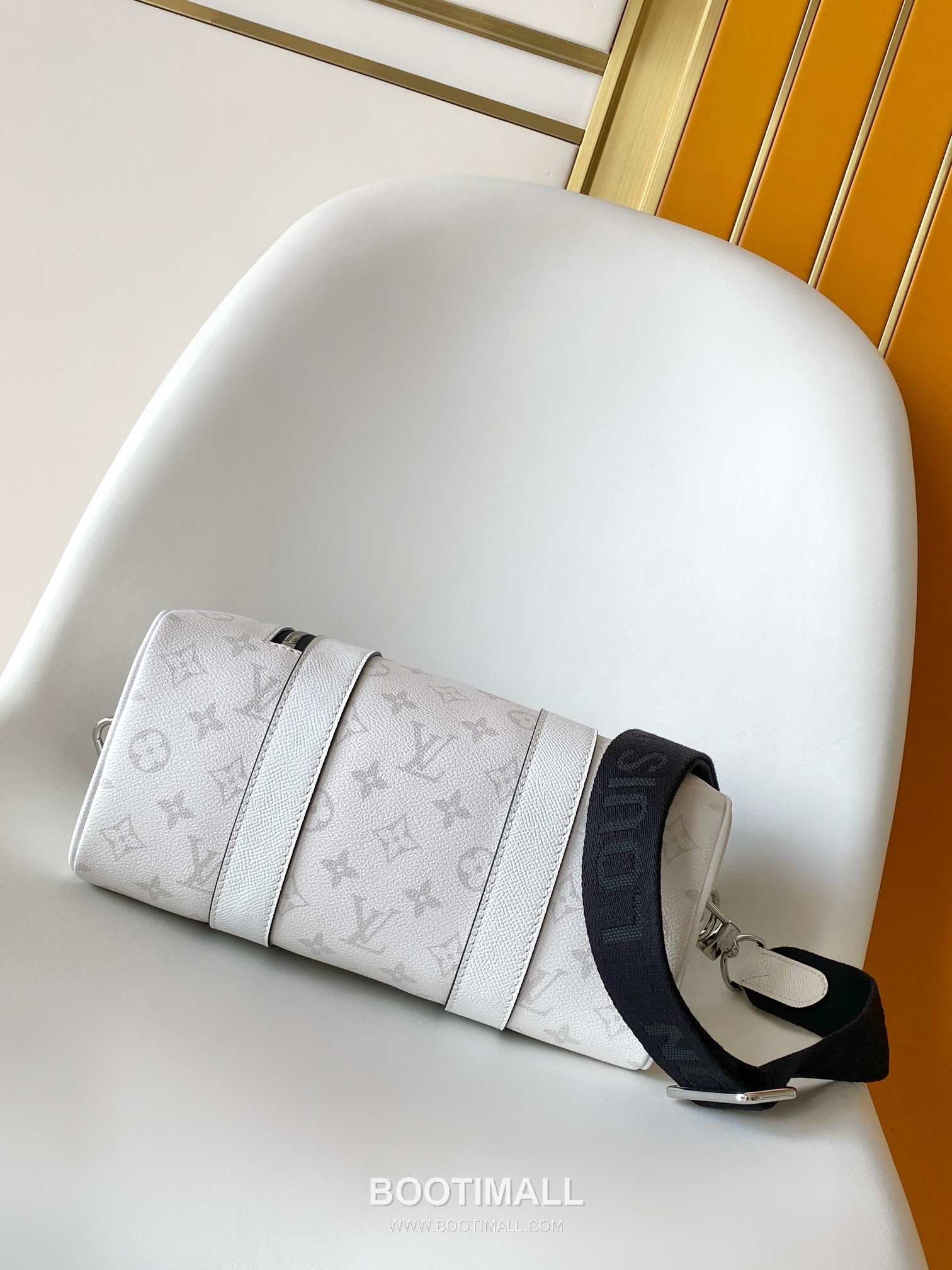 Louis Vuitton Keepall Monogram Eclipse Canvas Travel Boston Bag with Strap Detail 루이비통 키폴 모노그램 이클립스 캔버스 트래블 보스턴백 스트랩 M27184 27cm 3