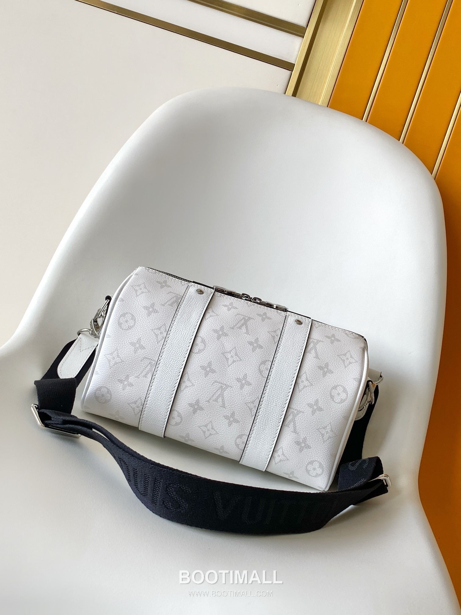Louis Vuitton Keepall Monogram Eclipse Canvas Travel Boston Bag with Strap Detail 루이비통 키폴 모노그램 이클립스 캔버스 트래블 보스턴백 스트랩 M27184 27cm 4