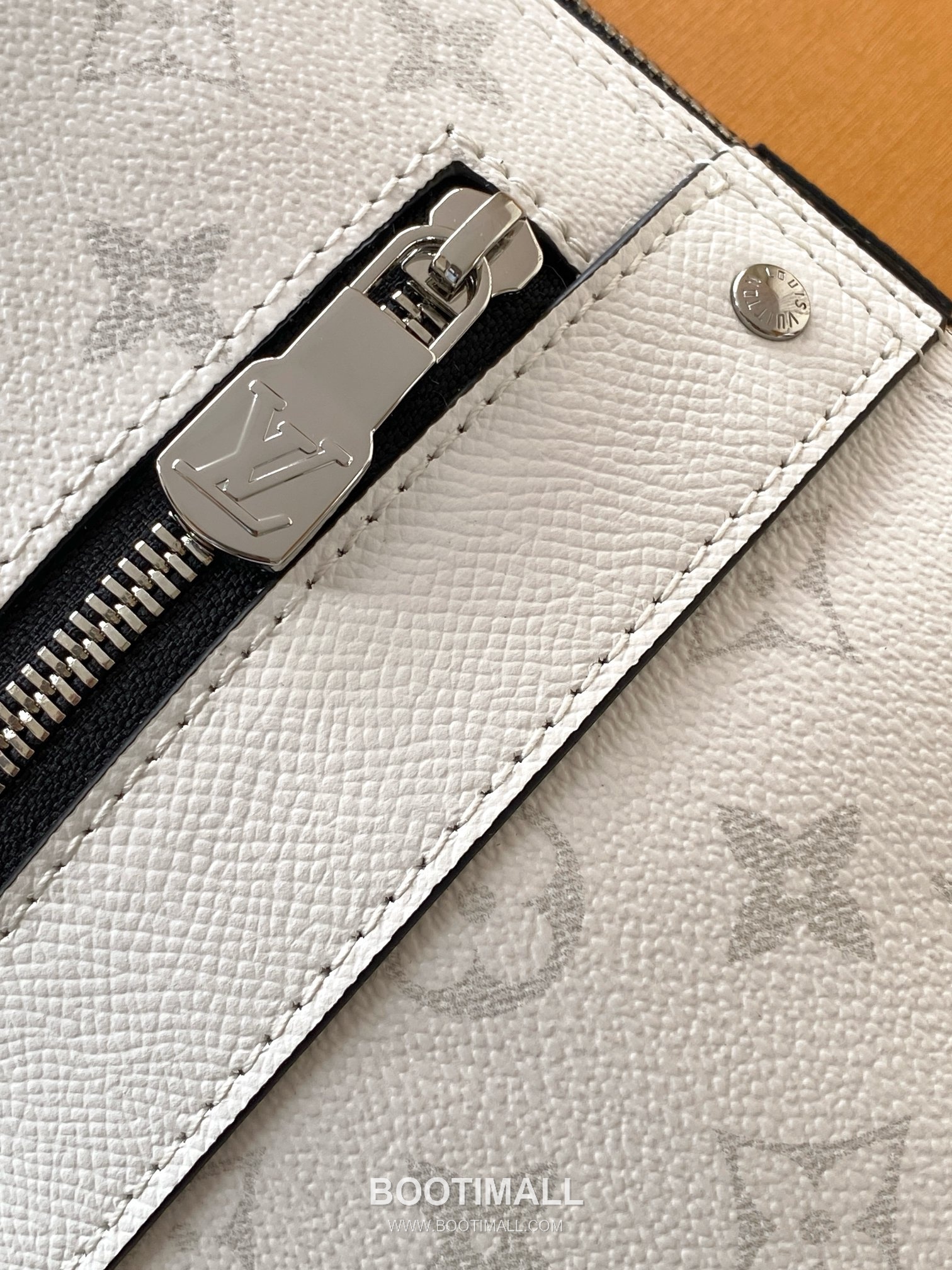 Louis Vuitton Keepall Monogram Eclipse Canvas Travel Boston Bag with Strap Detail 루이비통 키폴 모노그램 이클립스 캔버스 트래블 보스턴백 스트랩 M27184 27cm 6