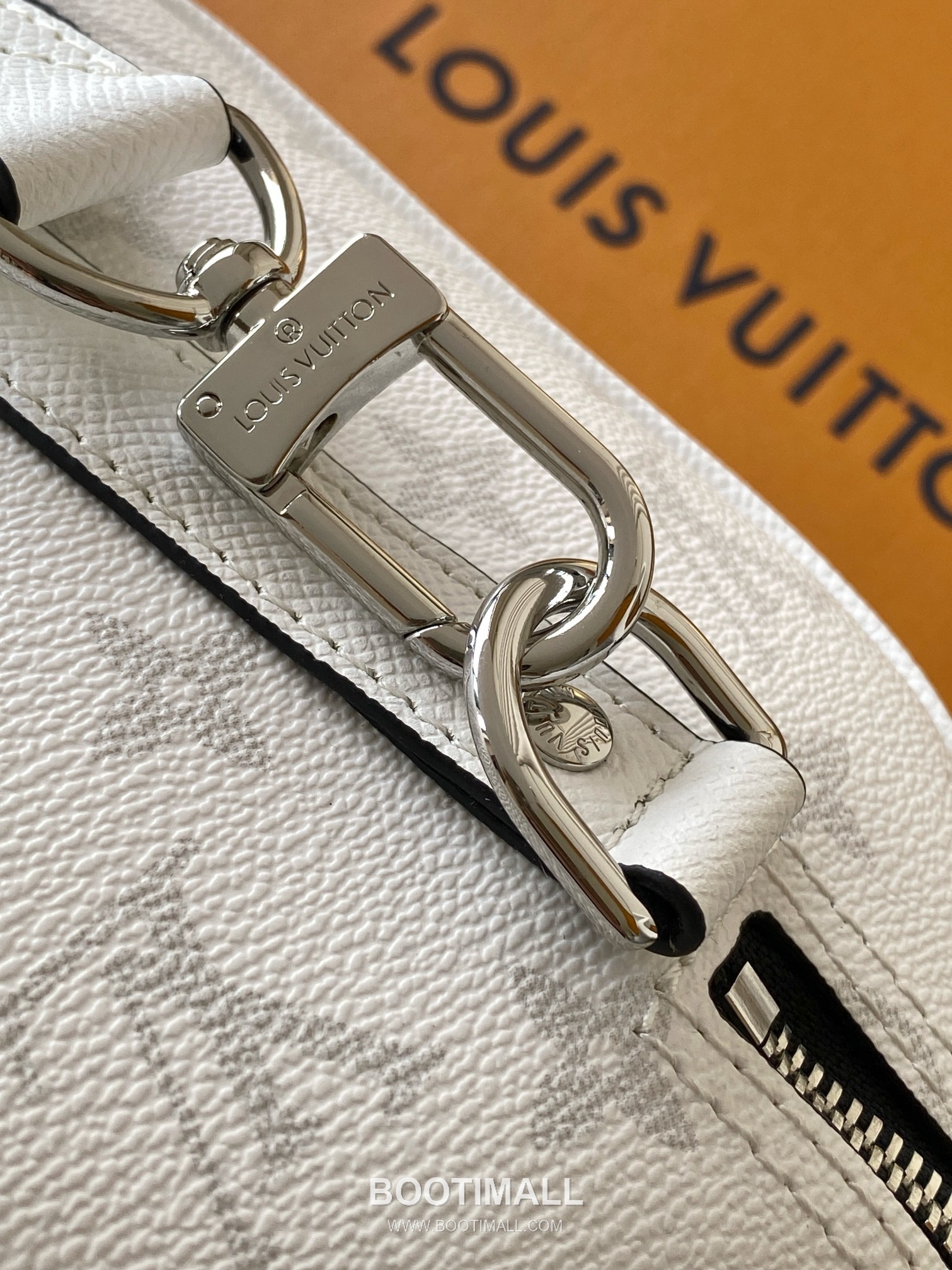 Louis Vuitton Keepall Monogram Eclipse Canvas Travel Boston Bag with Strap Detail 루이비통 키폴 모노그램 이클립스 캔버스 트래블 보스턴백 스트랩 M27184 27cm 7