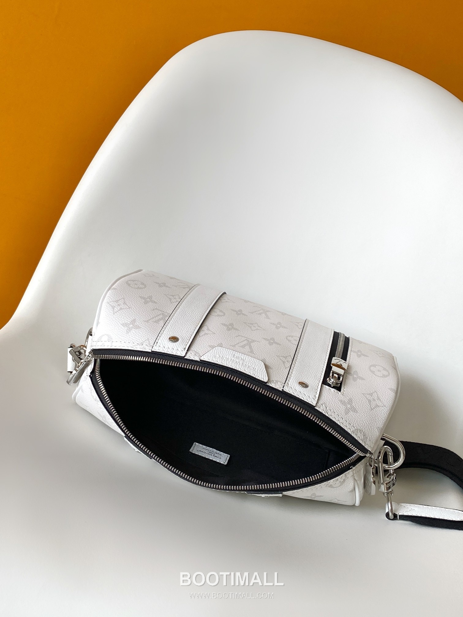 Louis Vuitton Keepall Monogram Eclipse Canvas Travel Boston Bag with Strap Detail 루이비통 키폴 모노그램 이클립스 캔버스 트래블 보스턴백 스트랩 M27184 27cm 8