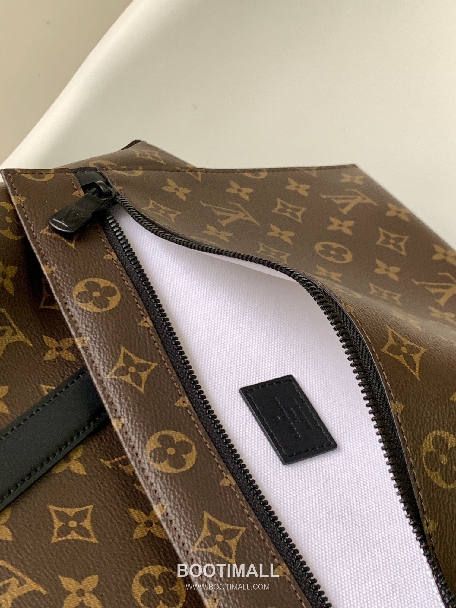 Louis Vuitton Week-End Monogram Macassar Canvas Tote Bag with Strap Pocket Detail 루이비통 위크엔드 모노그램 마카사르 캔버스 토트백 스트랩 포켓 M45734 37cm 9