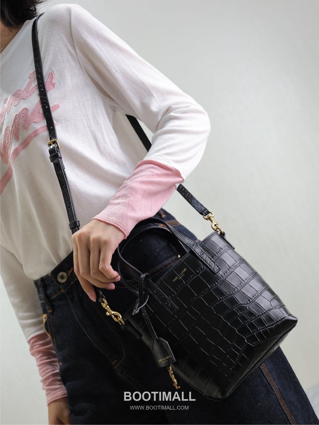 Saint Laurent Mini Toy Croc Embossed Calfskin Tote Bag with YSL Charm Detail 생로랑 미니 토이 크로크 엠보싱 카프스킨 토트백 YSL참 712367 18cm 1