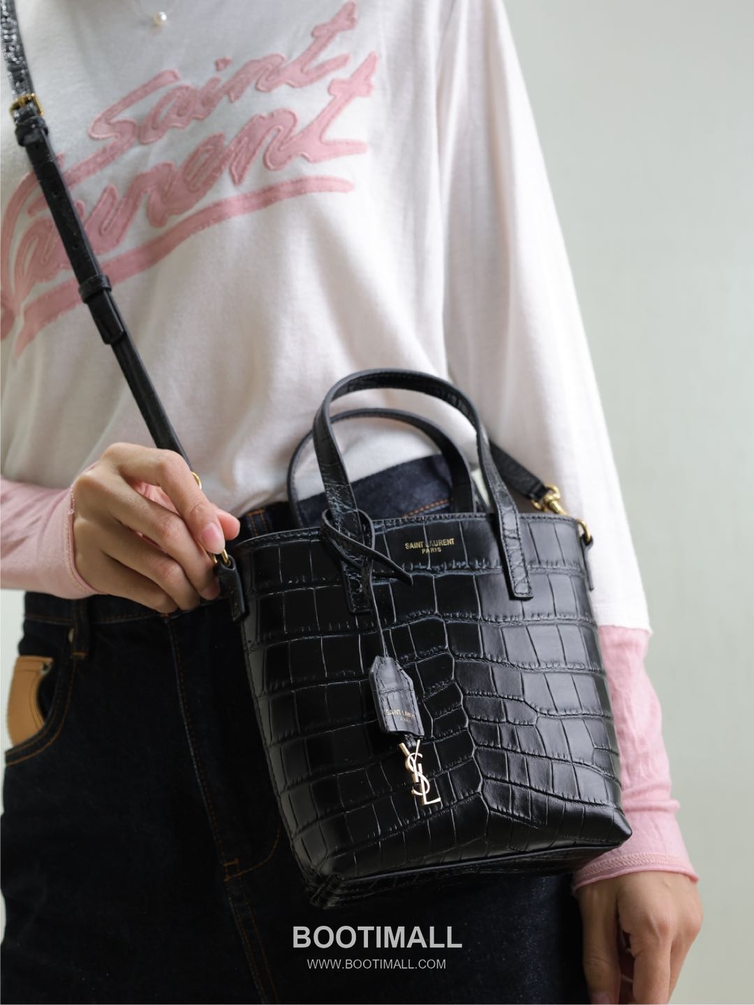 Saint Laurent Mini Toy Croc Embossed Calfskin Tote Bag with YSL Charm Detail 생로랑 미니 토이 크로크 엠보싱 카프스킨 토트백 YSL참 712367 18cm 2
