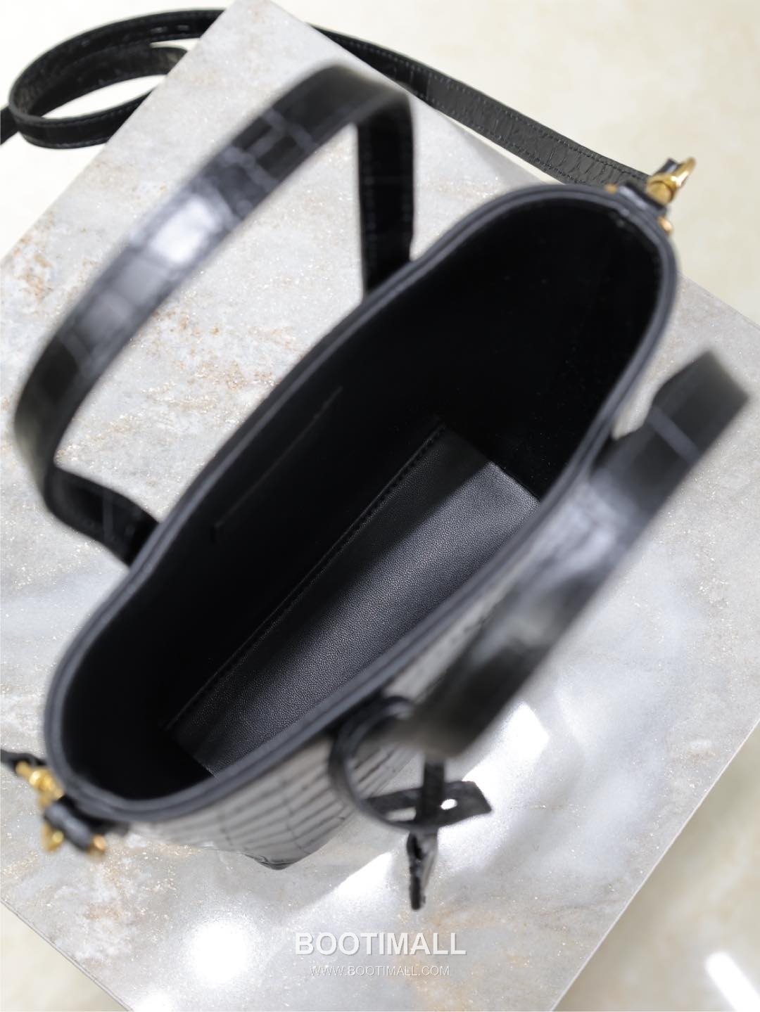 Saint Laurent Mini Toy Croc Embossed Calfskin Tote Bag with YSL Charm Detail 생로랑 미니 토이 크로크 엠보싱 카프스킨 토트백 YSL참 712367 18cm 17