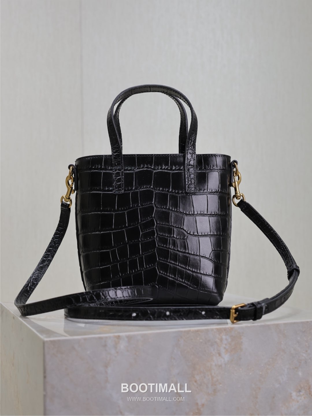 Saint Laurent Mini Toy Croc Embossed Calfskin Tote Bag with YSL Charm Detail 생로랑 미니 토이 크로크 엠보싱 카프스킨 토트백 YSL참 712367 18cm 18