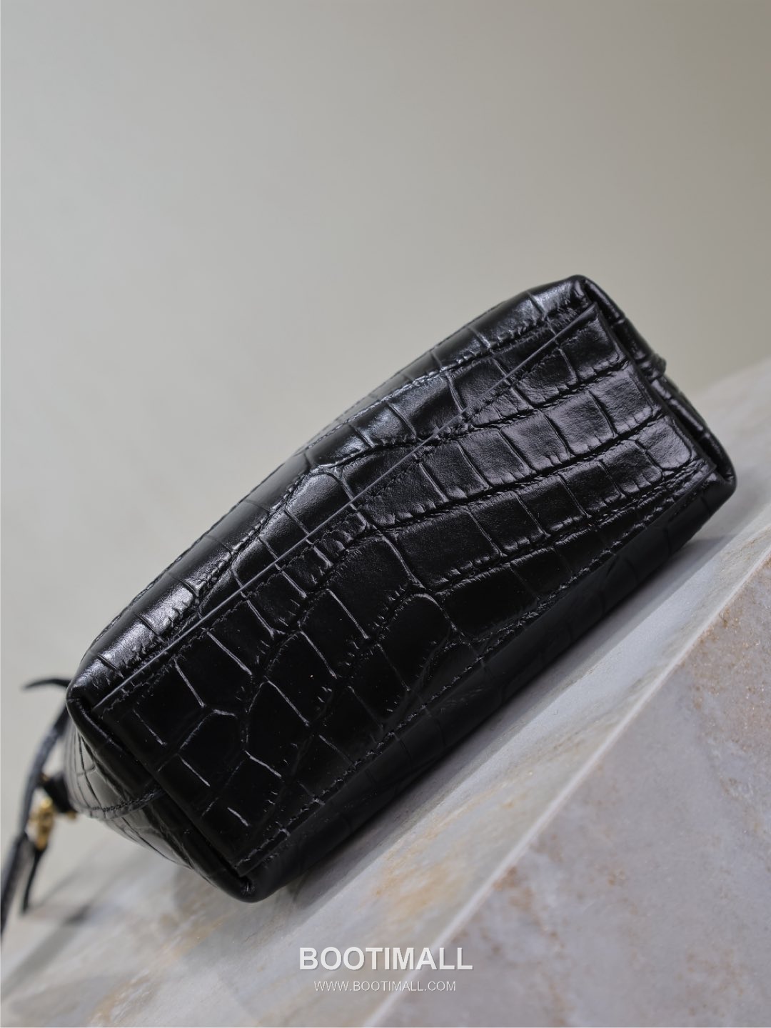 Saint Laurent Mini Toy Croc Embossed Calfskin Tote Bag with YSL Charm Detail 생로랑 미니 토이 크로크 엠보싱 카프스킨 토트백 YSL참 712367 18cm 19