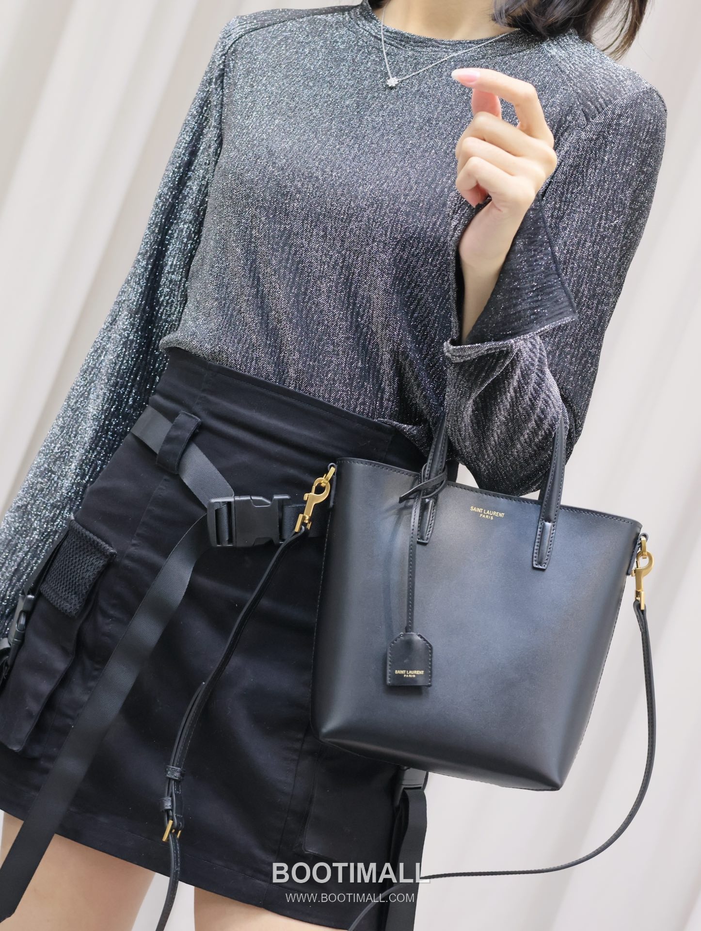 Saint Laurent Mini Toy Smooth Calfskin Tote Bag with YSL Charm Detail 생로랑 미니 토이 스무스 카프스킨 토트백 YSL참 712367 18cm 1