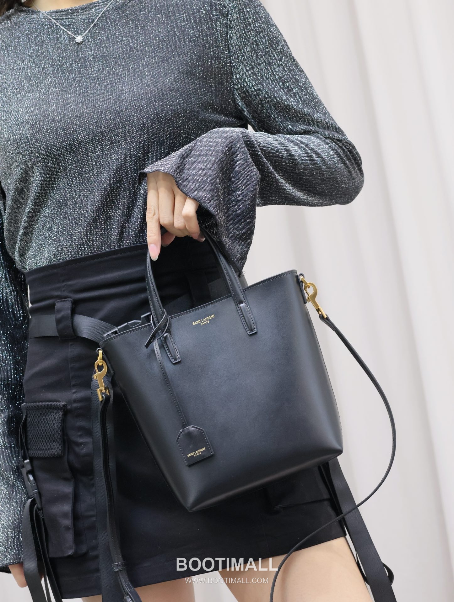 Saint Laurent Mini Toy Smooth Calfskin Tote Bag with YSL Charm Detail 생로랑 미니 토이 스무스 카프스킨 토트백 YSL참 712367 18cm 2